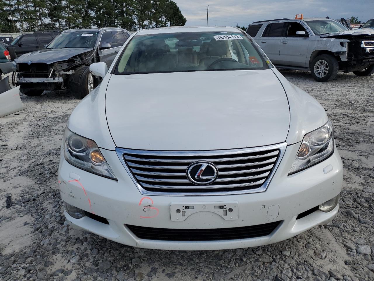 Photo 4 VIN: JTHBL5EF8B5104878 - LEXUS LS 