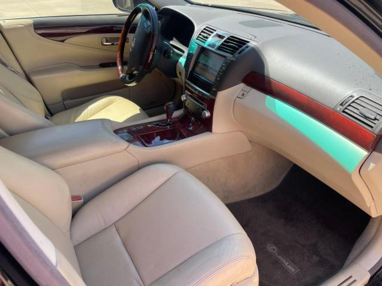 Photo 4 VIN: JTHBL5EF9C5109119 - LEXUS LS 