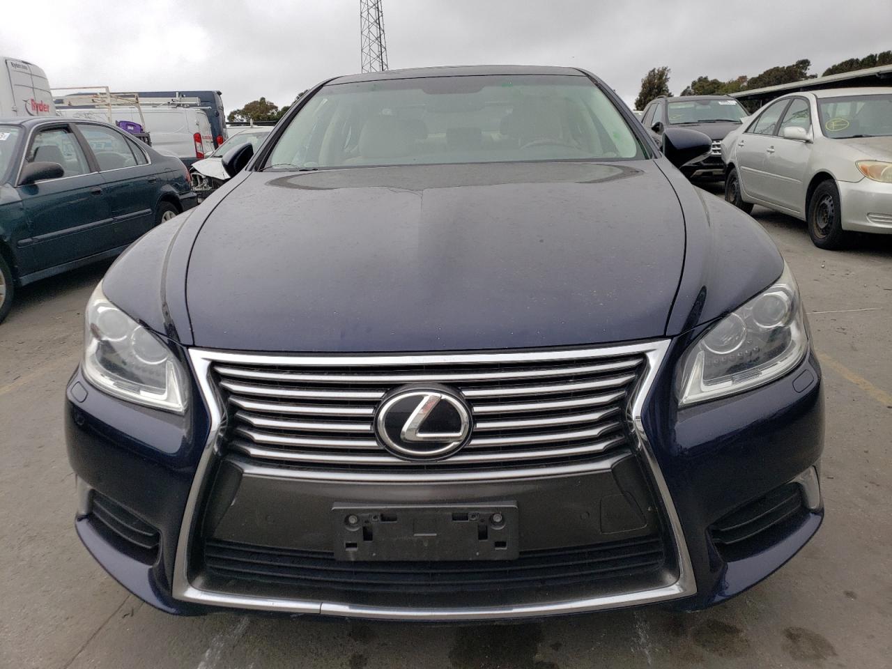 Photo 4 VIN: JTHBL5EF9D5123037 - LEXUS LS 