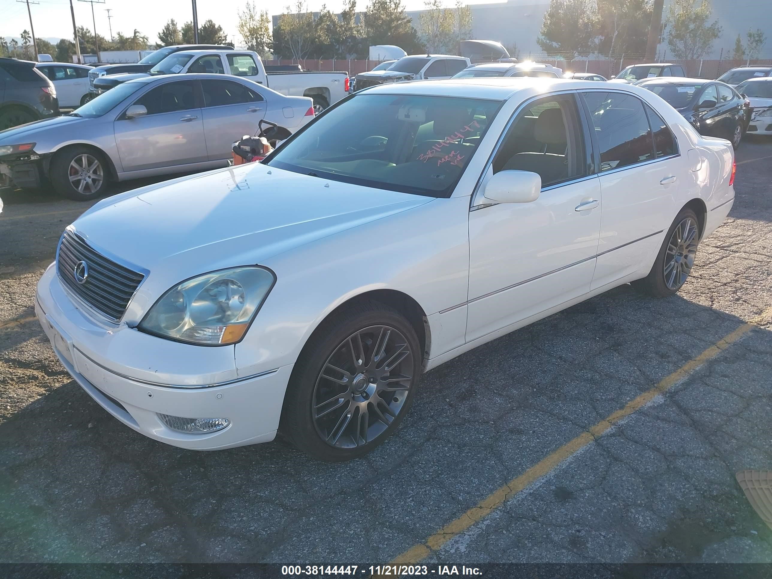 Photo 1 VIN: JTHBN30F330121575 - LEXUS LS 