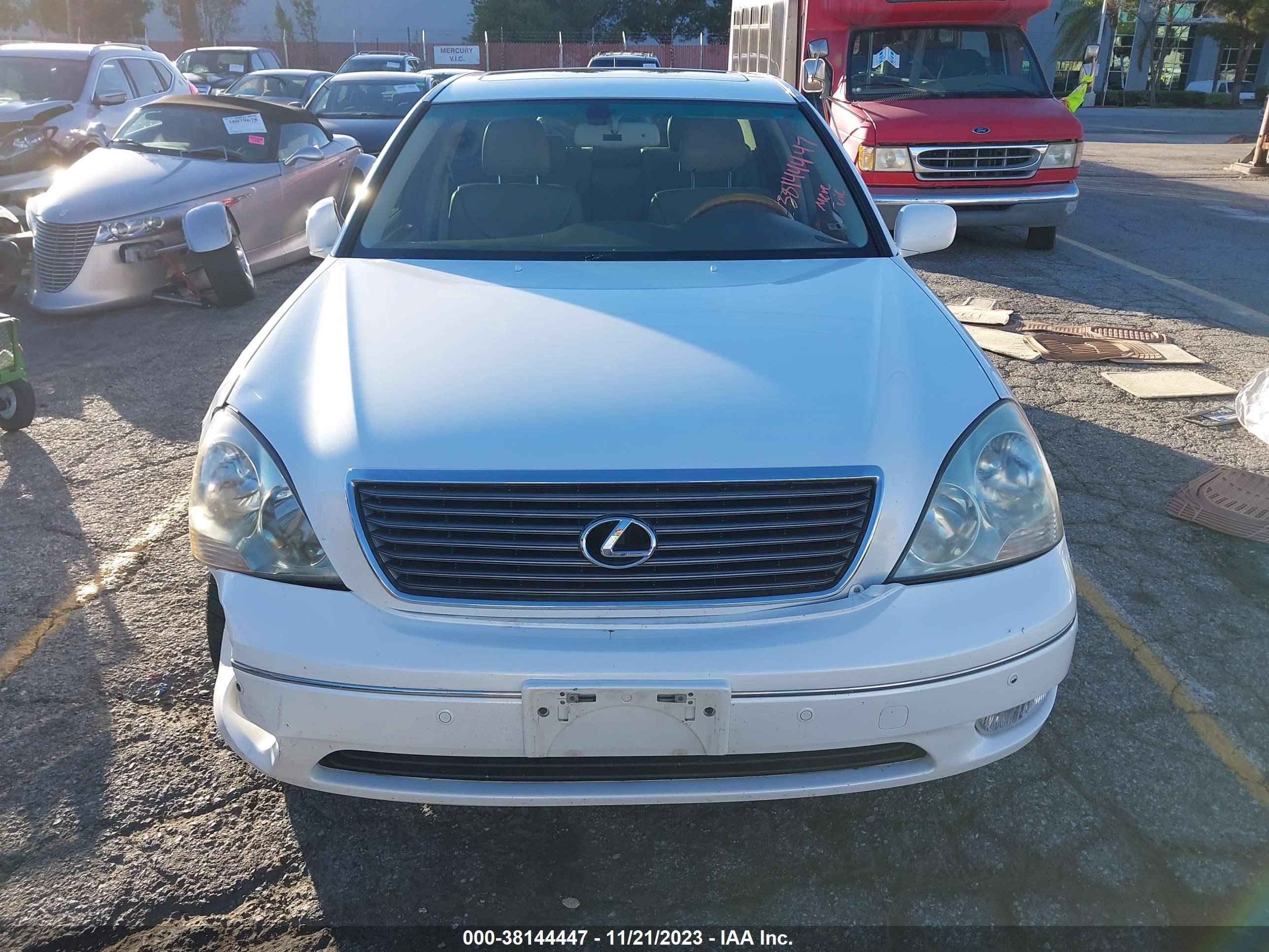 Photo 11 VIN: JTHBN30F330121575 - LEXUS LS 