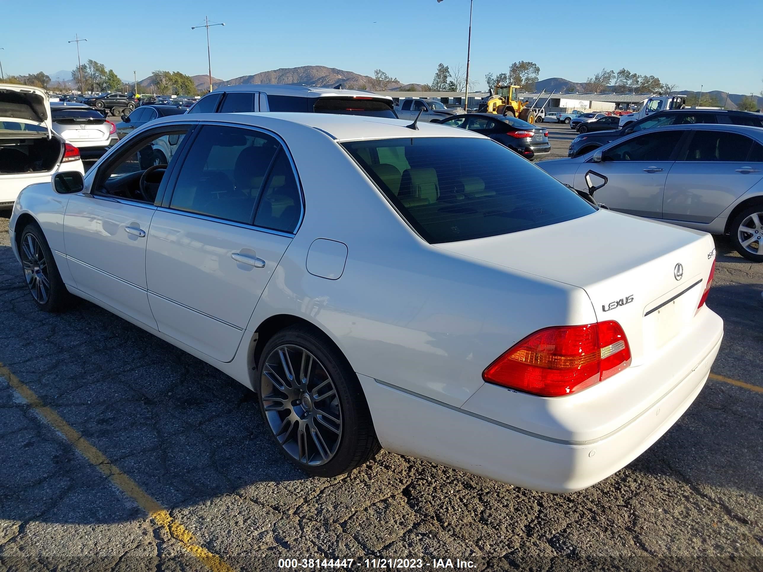 Photo 2 VIN: JTHBN30F330121575 - LEXUS LS 