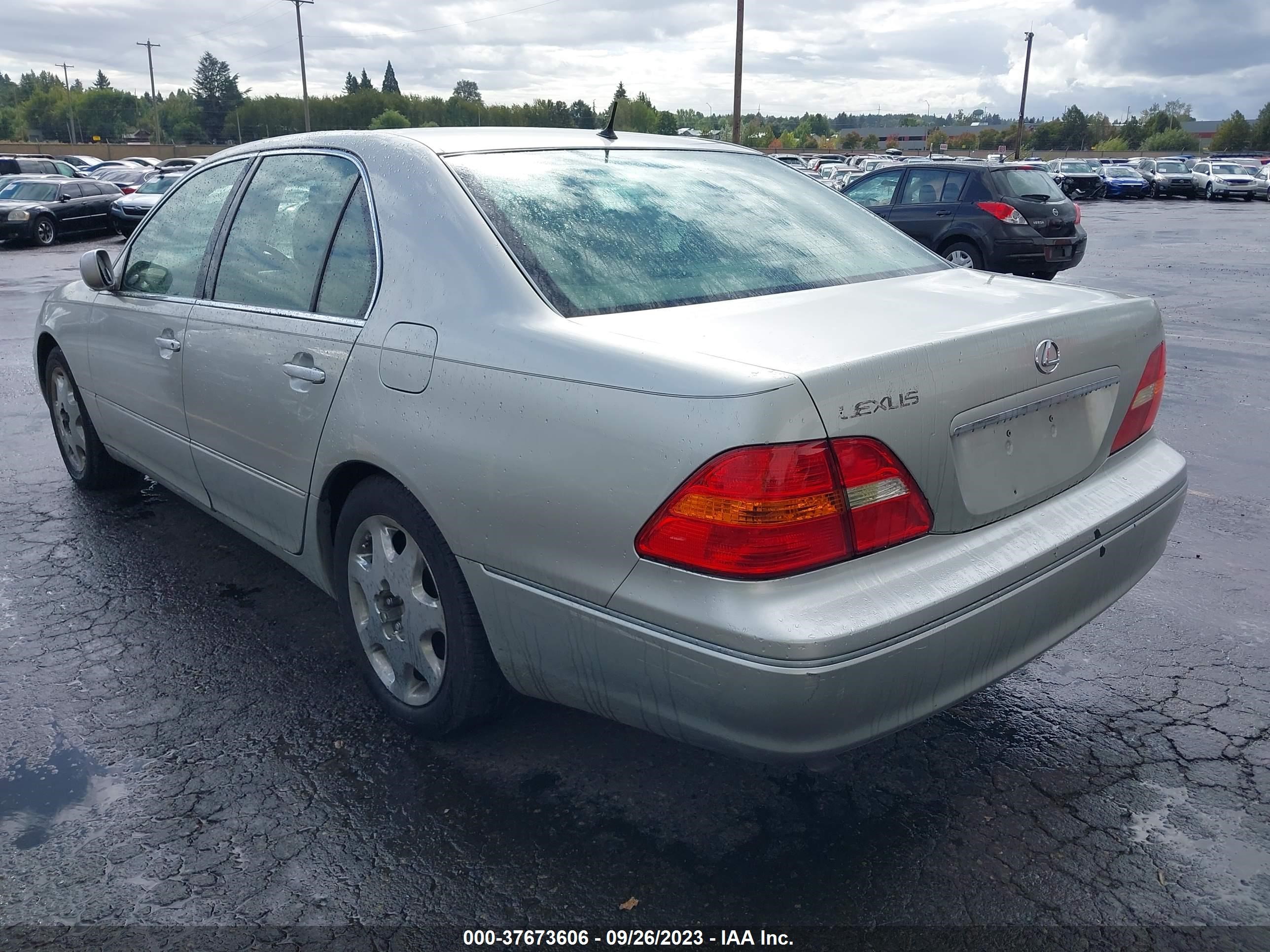 Photo 2 VIN: JTHBN30F530118662 - LEXUS LS 