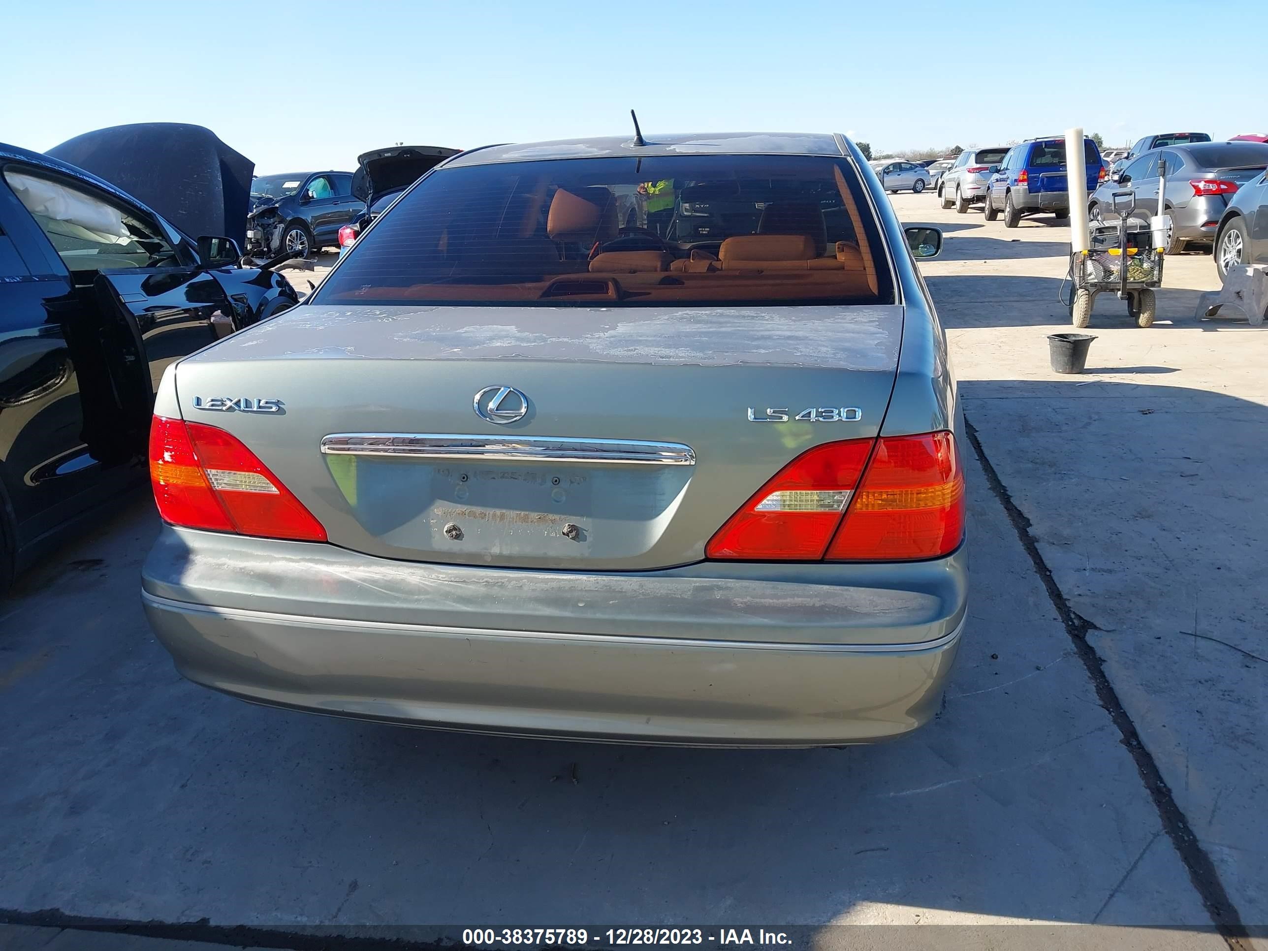 Photo 16 VIN: JTHBN30F620053996 - LEXUS LS 