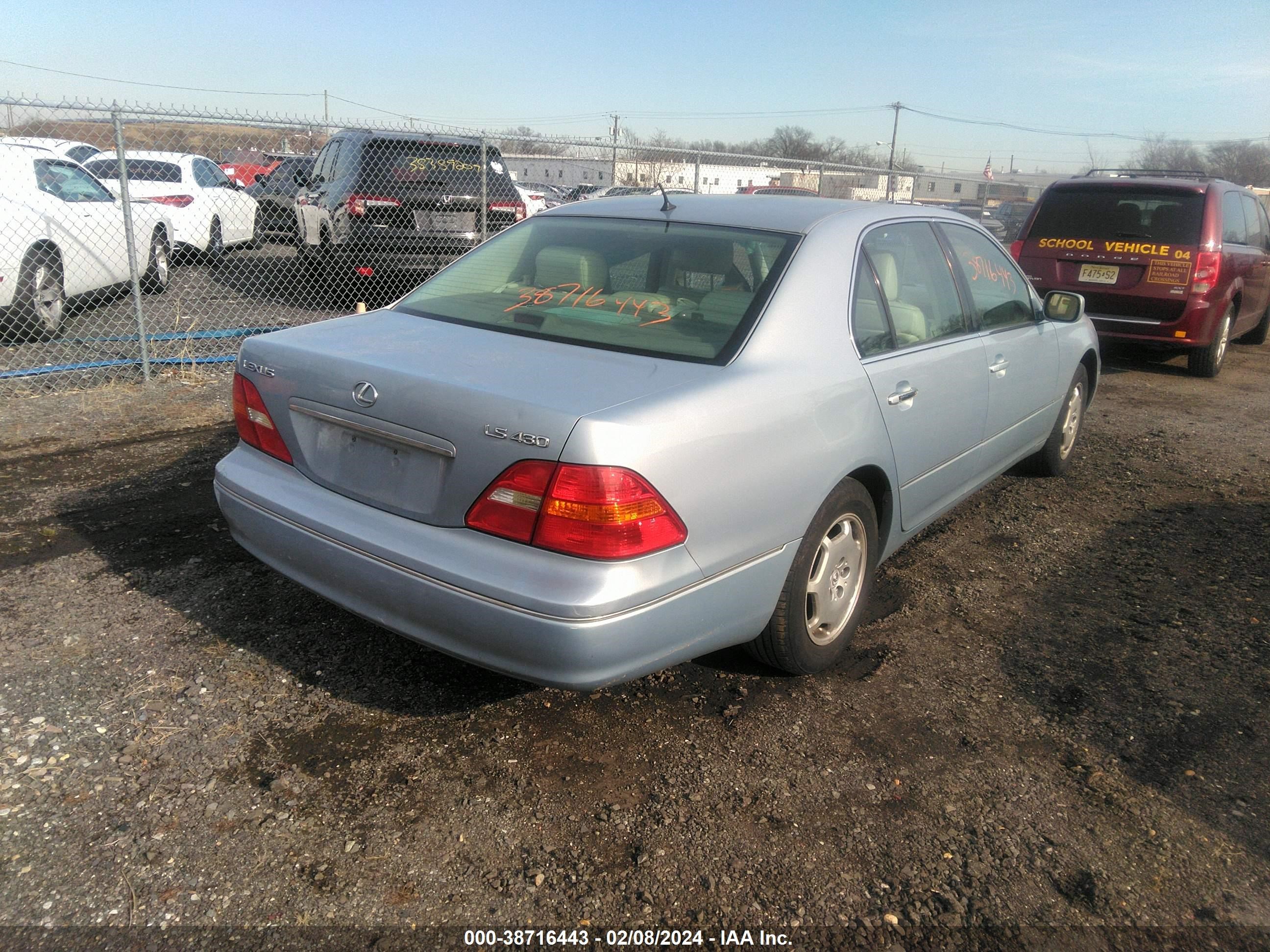 Photo 3 VIN: JTHBN30F720053196 - LEXUS LS 