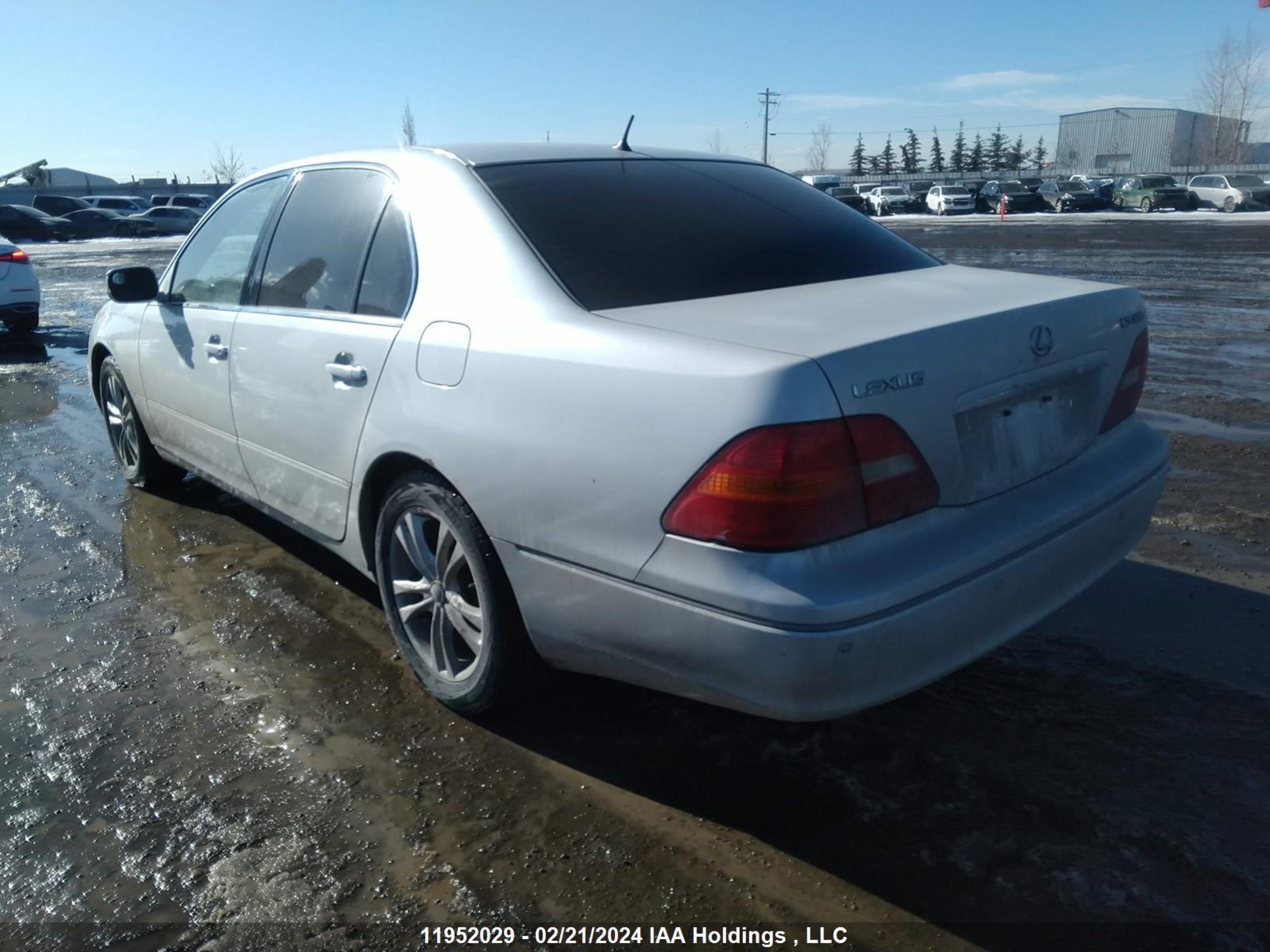 Photo 2 VIN: JTHBN30F720060715 - LEXUS LS 