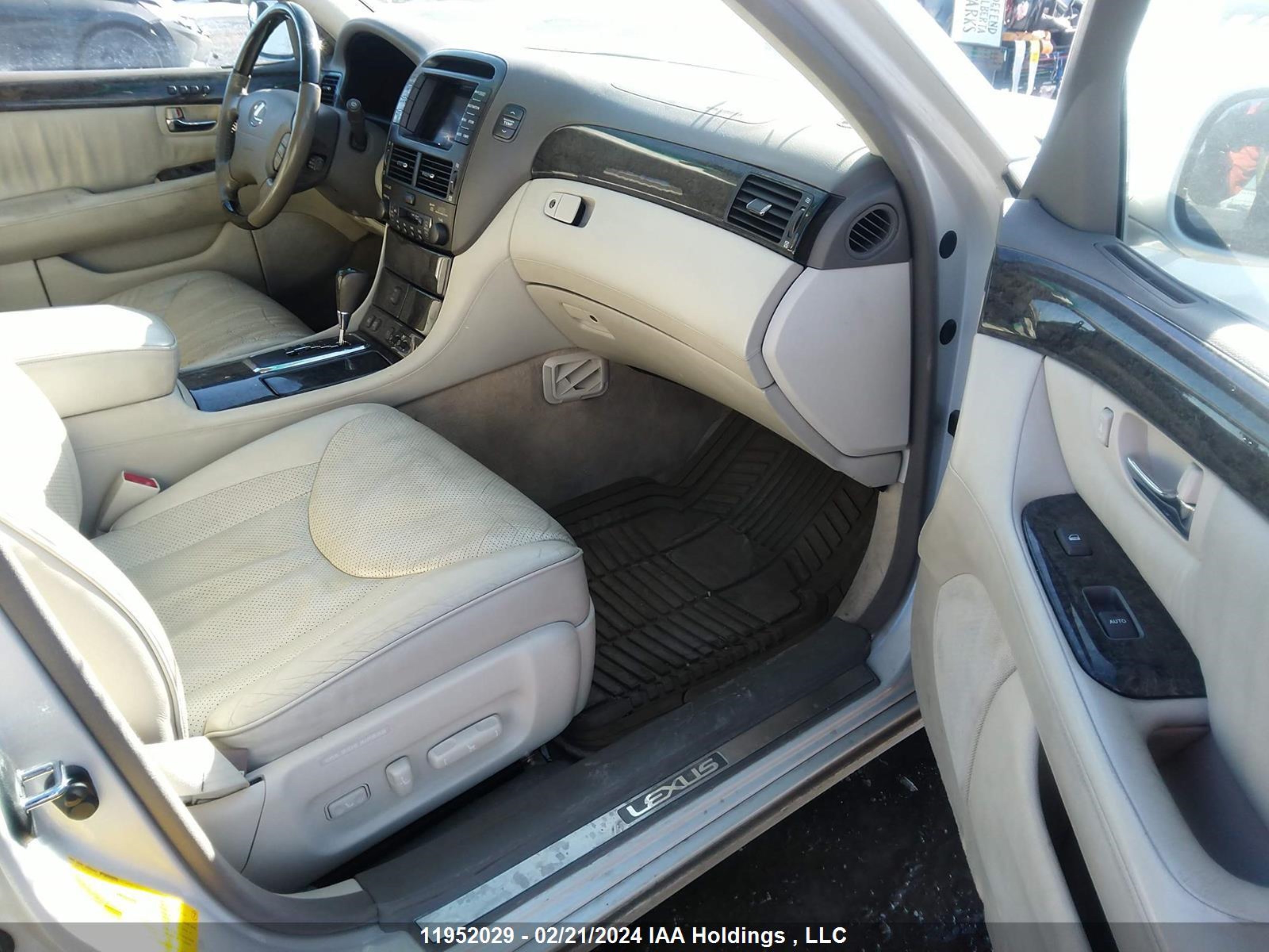 Photo 4 VIN: JTHBN30F720060715 - LEXUS LS 