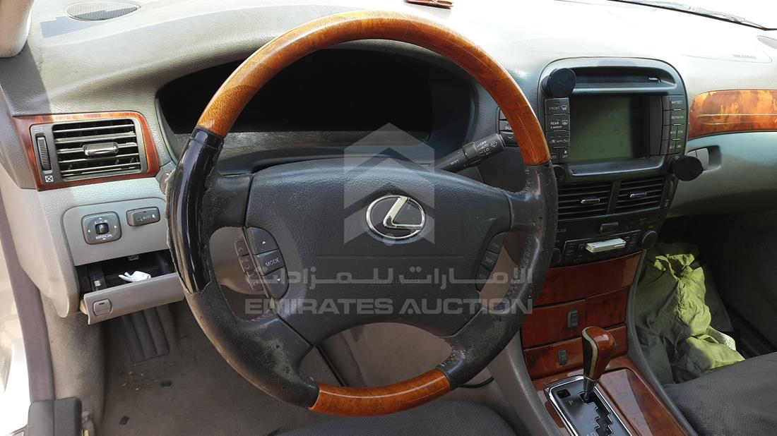 Photo 13 VIN: JTHBN30F720081869 - LEXUS LS 