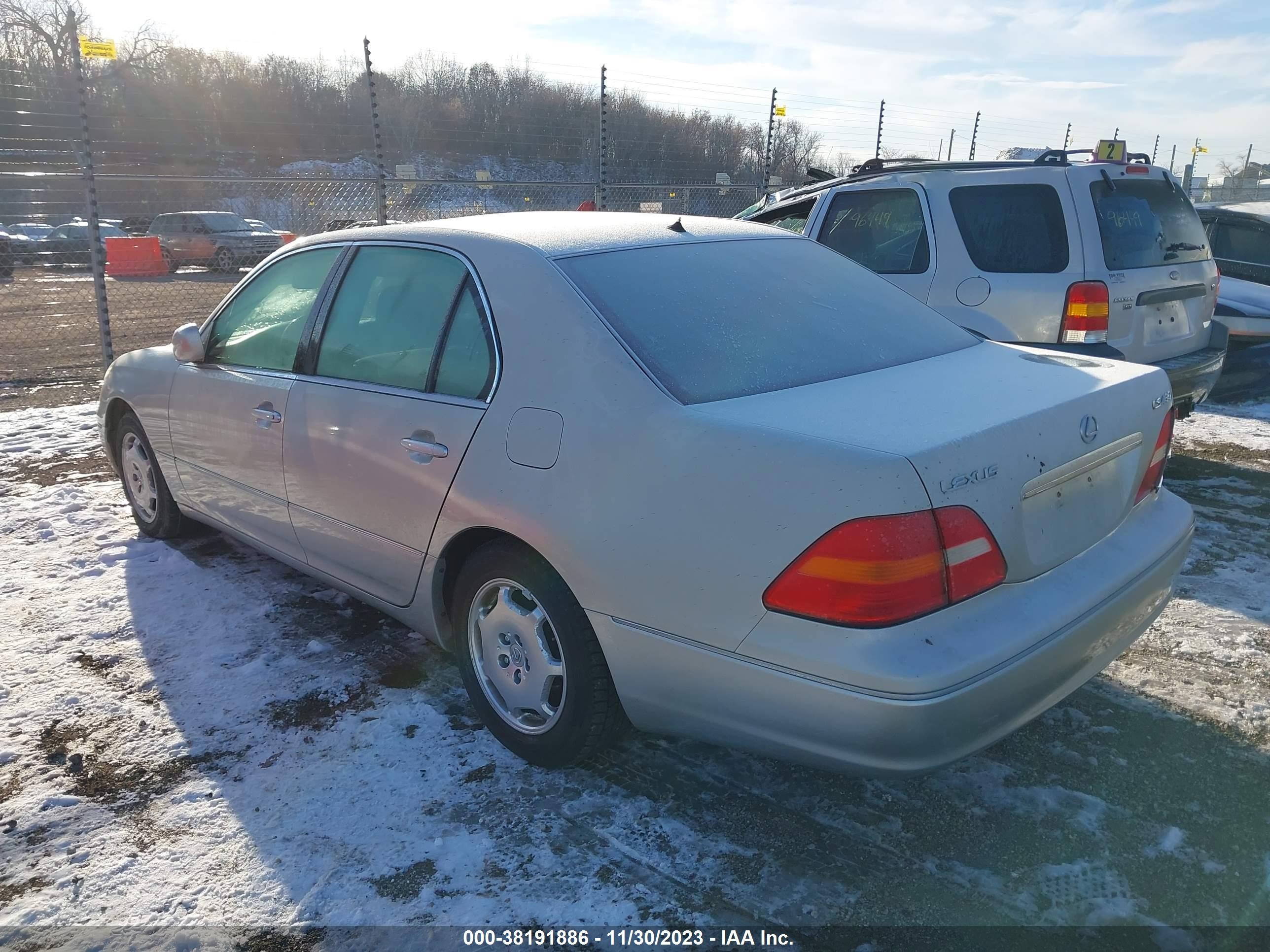 Photo 2 VIN: JTHBN30F820074557 - LEXUS LS 