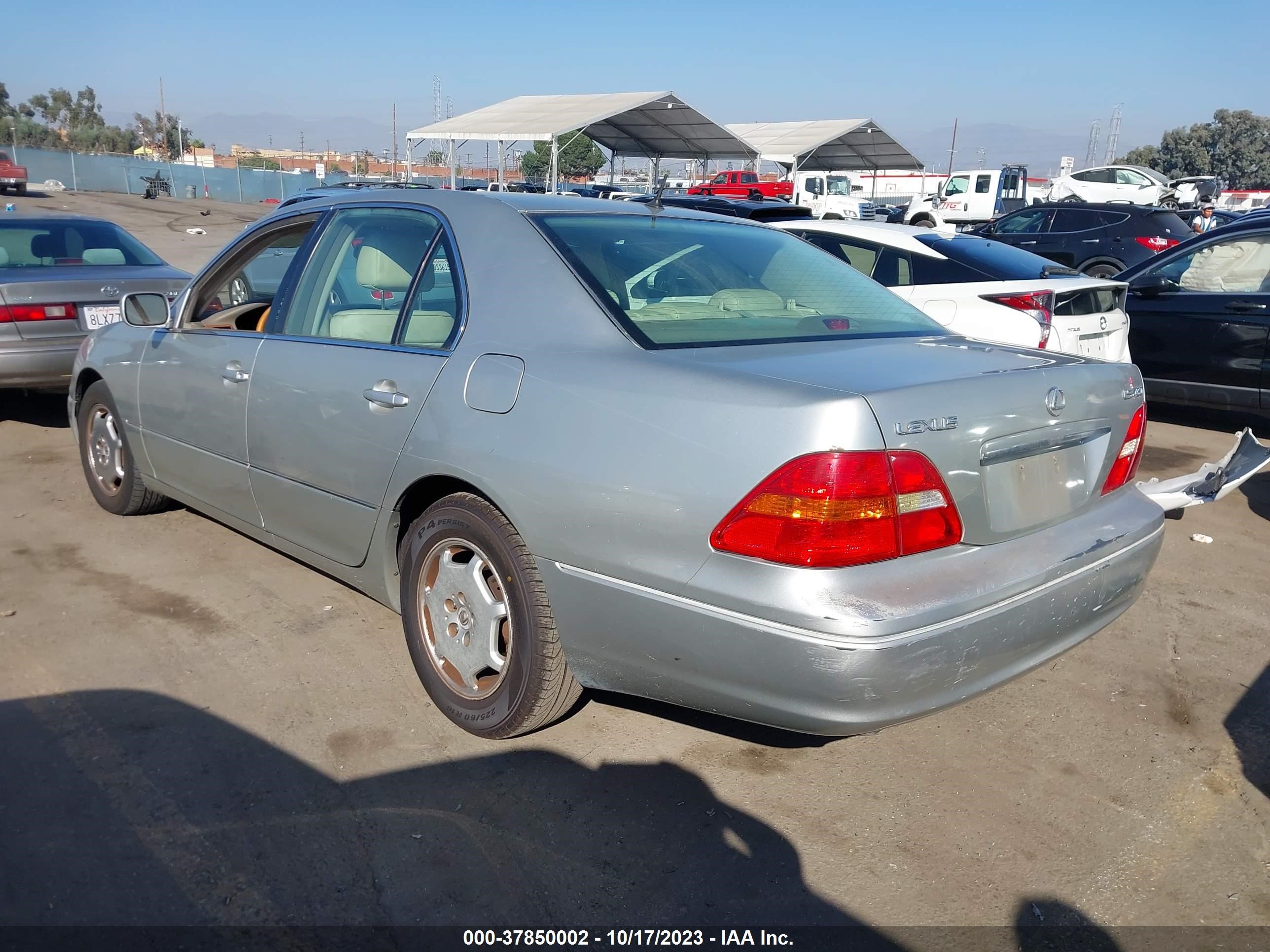 Photo 2 VIN: JTHBN30F820081816 - LEXUS LS 