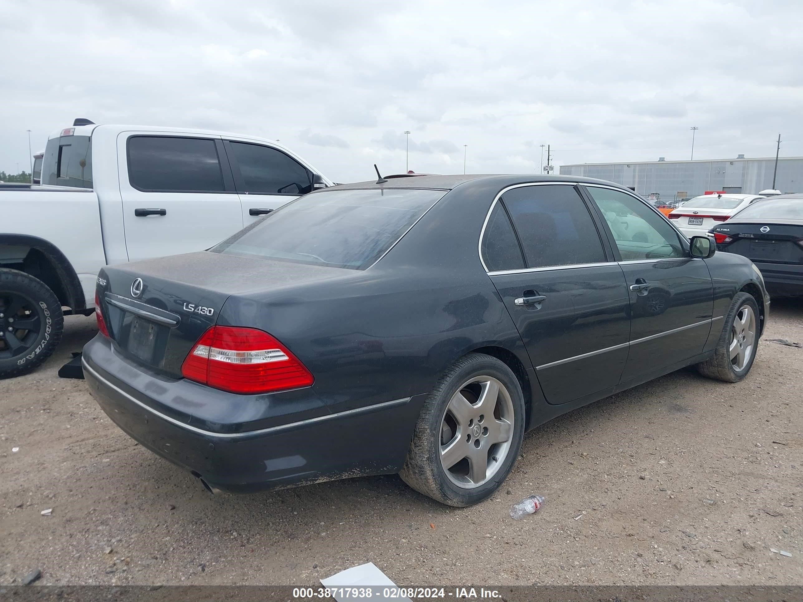 Photo 3 VIN: JTHBN36F055021009 - LEXUS LS 