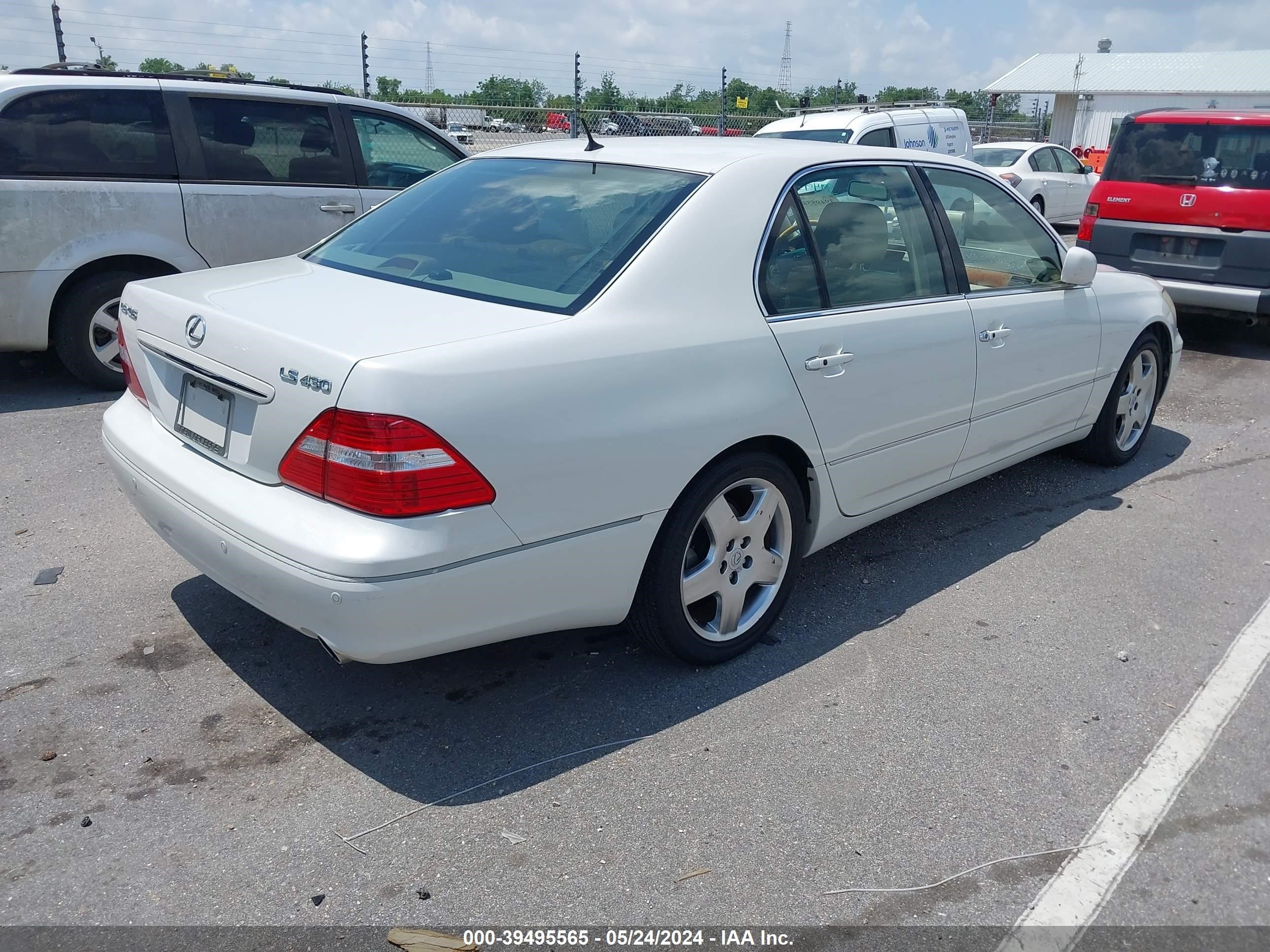 Photo 3 VIN: JTHBN36F055026324 - LEXUS LS 