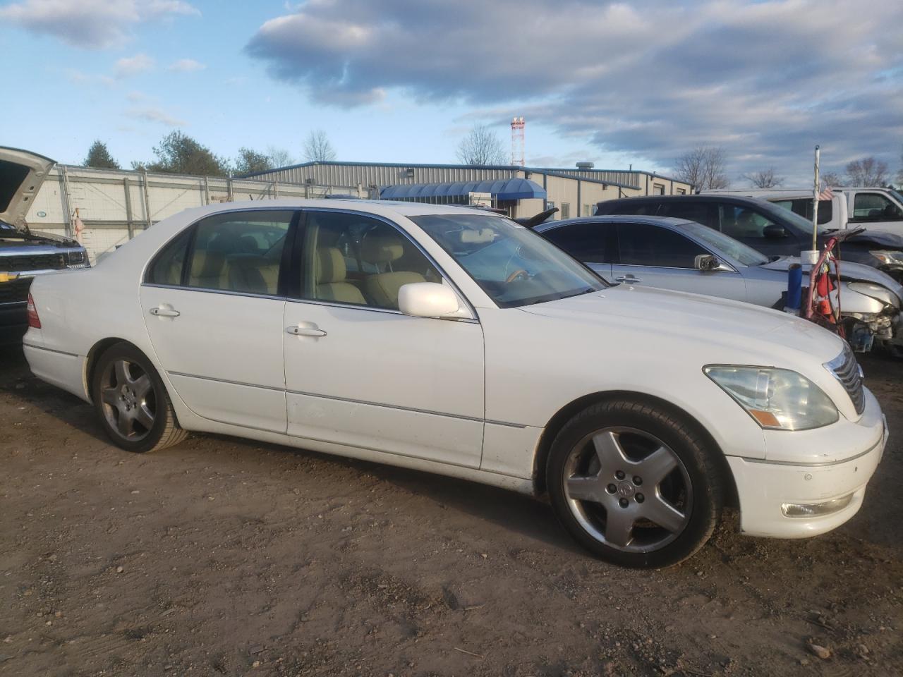 Photo 3 VIN: JTHBN36F055028364 - LEXUS LS 