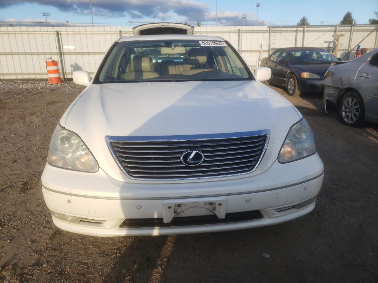 Photo 4 VIN: JTHBN36F055028364 - LEXUS LS 