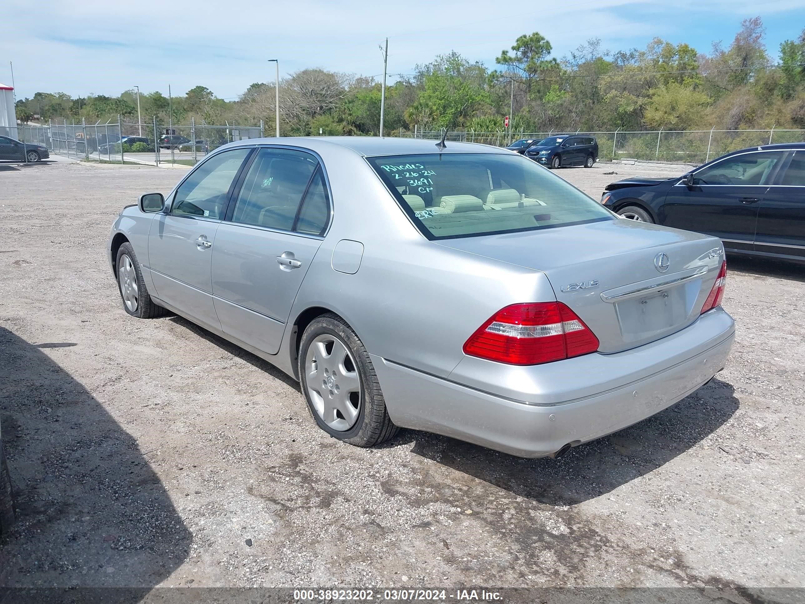 Photo 2 VIN: JTHBN36F140136987 - LEXUS LS 