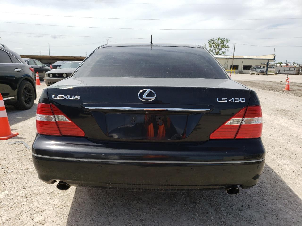 Photo 5 VIN: JTHBN36F155006843 - LEXUS LS 