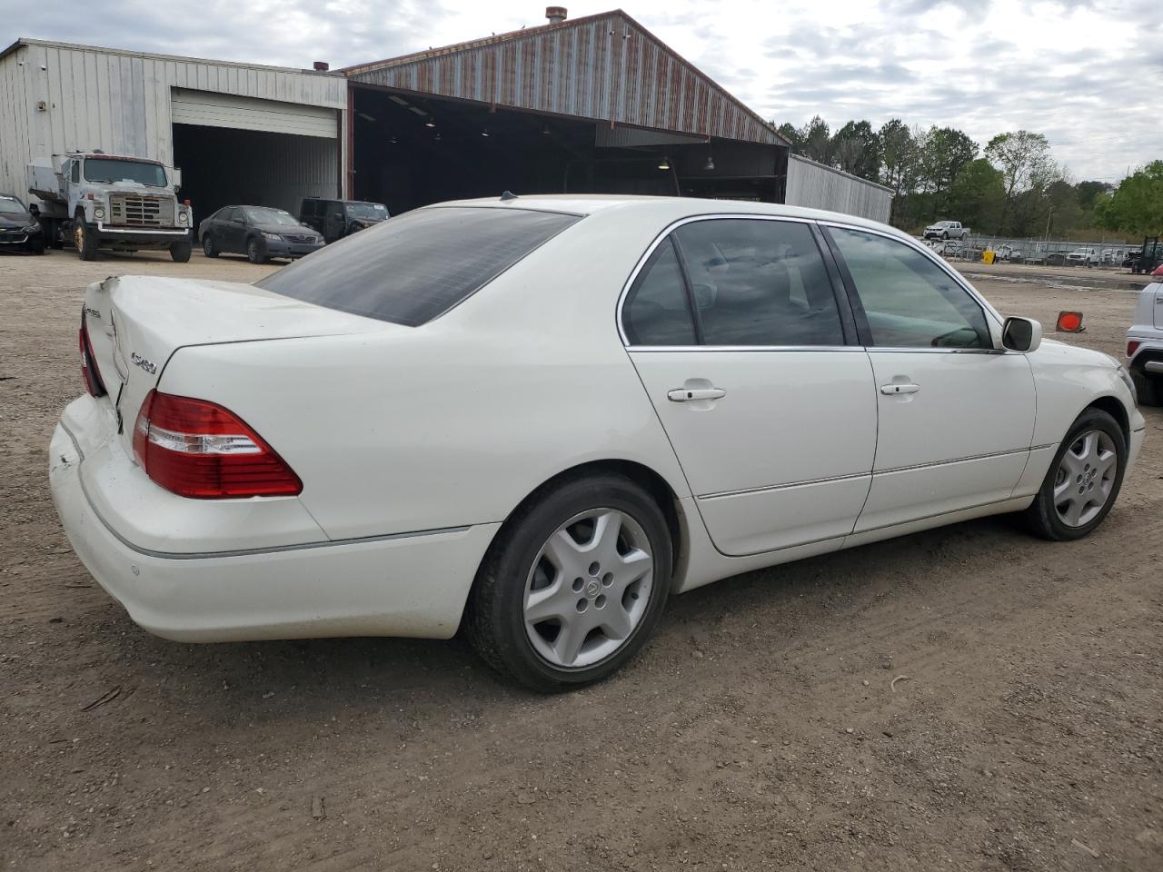 Photo 2 VIN: JTHBN36F155007958 - LEXUS LS 