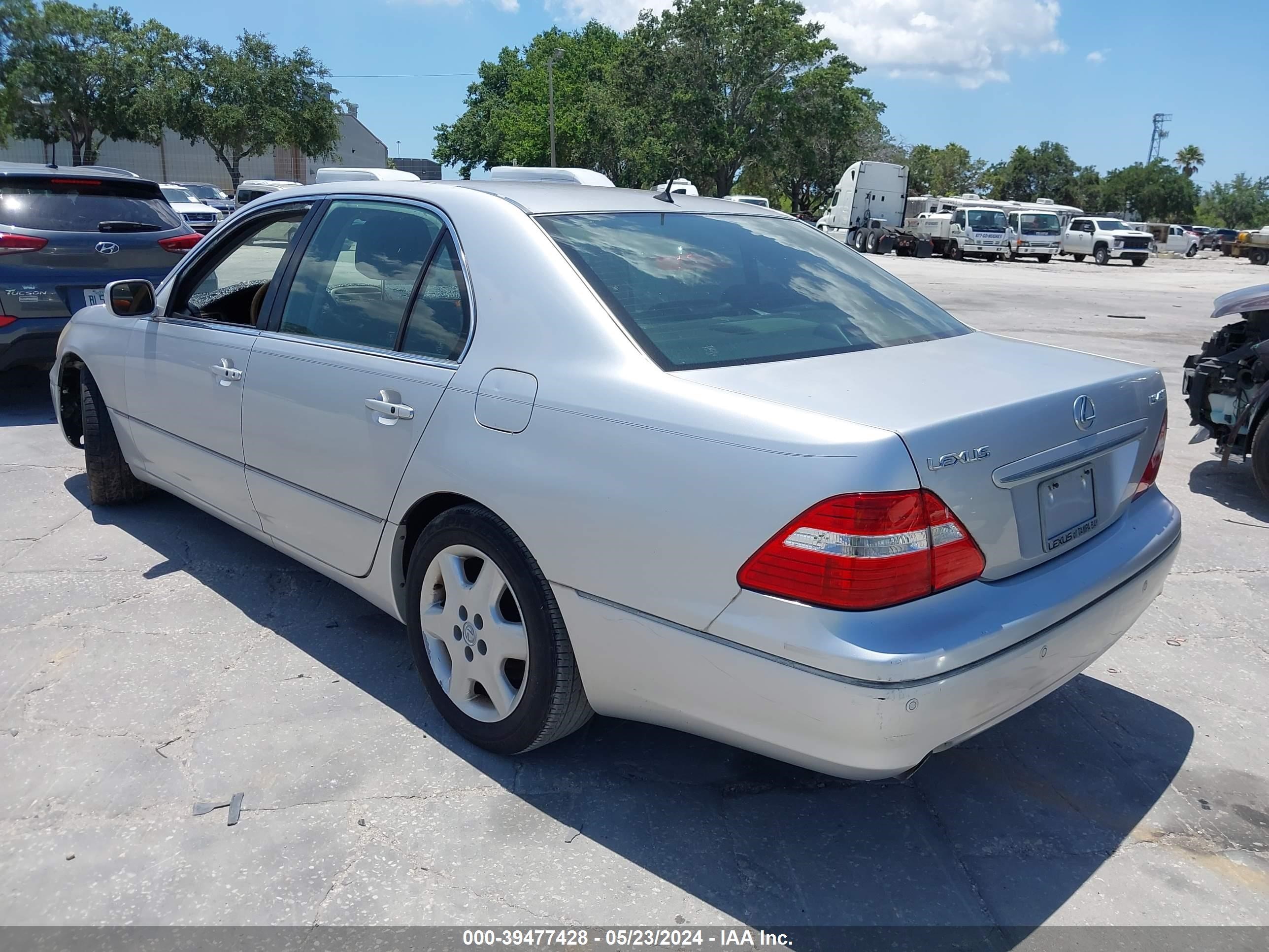 Photo 2 VIN: JTHBN36F240145729 - LEXUS LS 