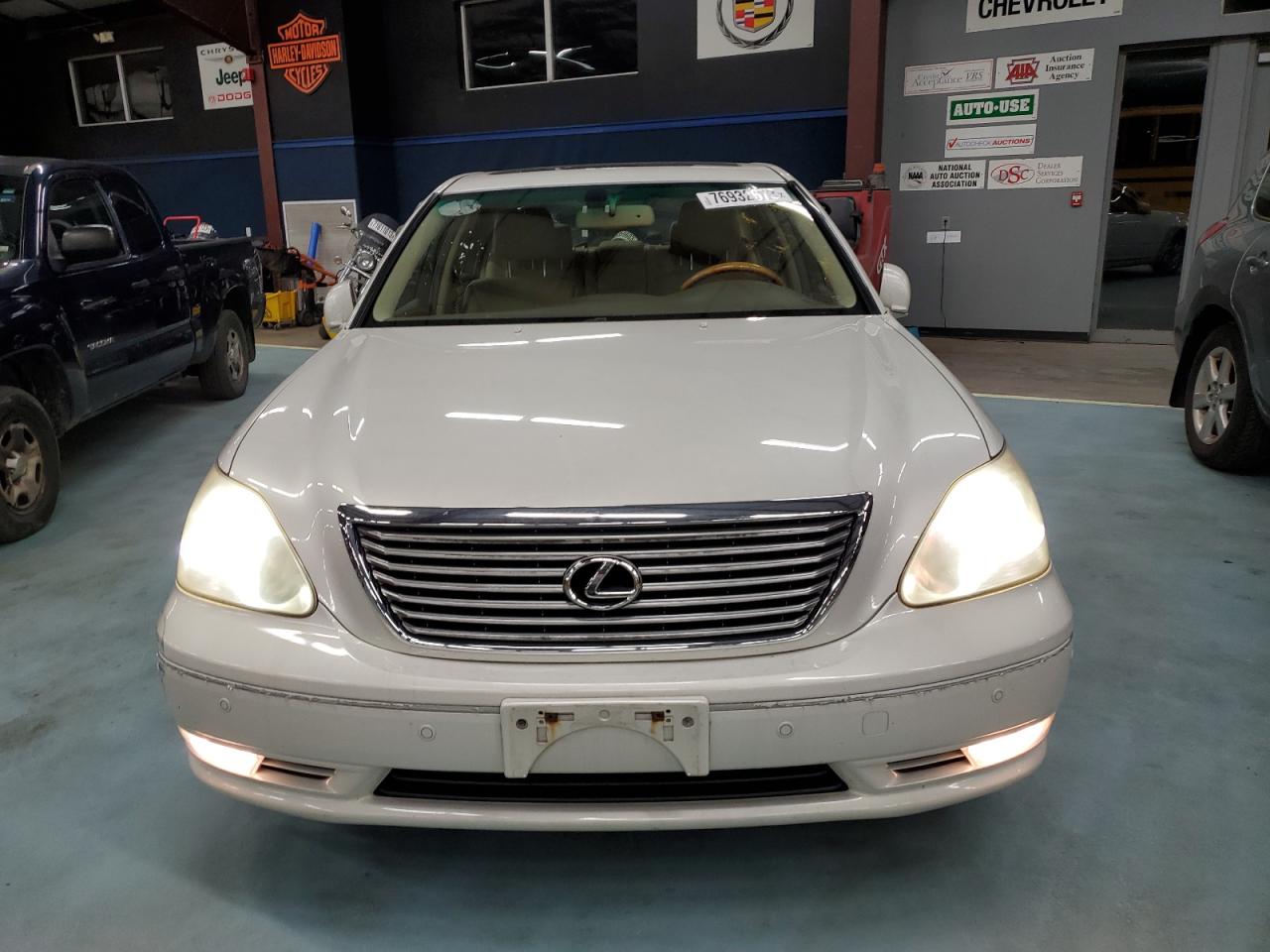 Photo 4 VIN: JTHBN36F240156956 - LEXUS LS 