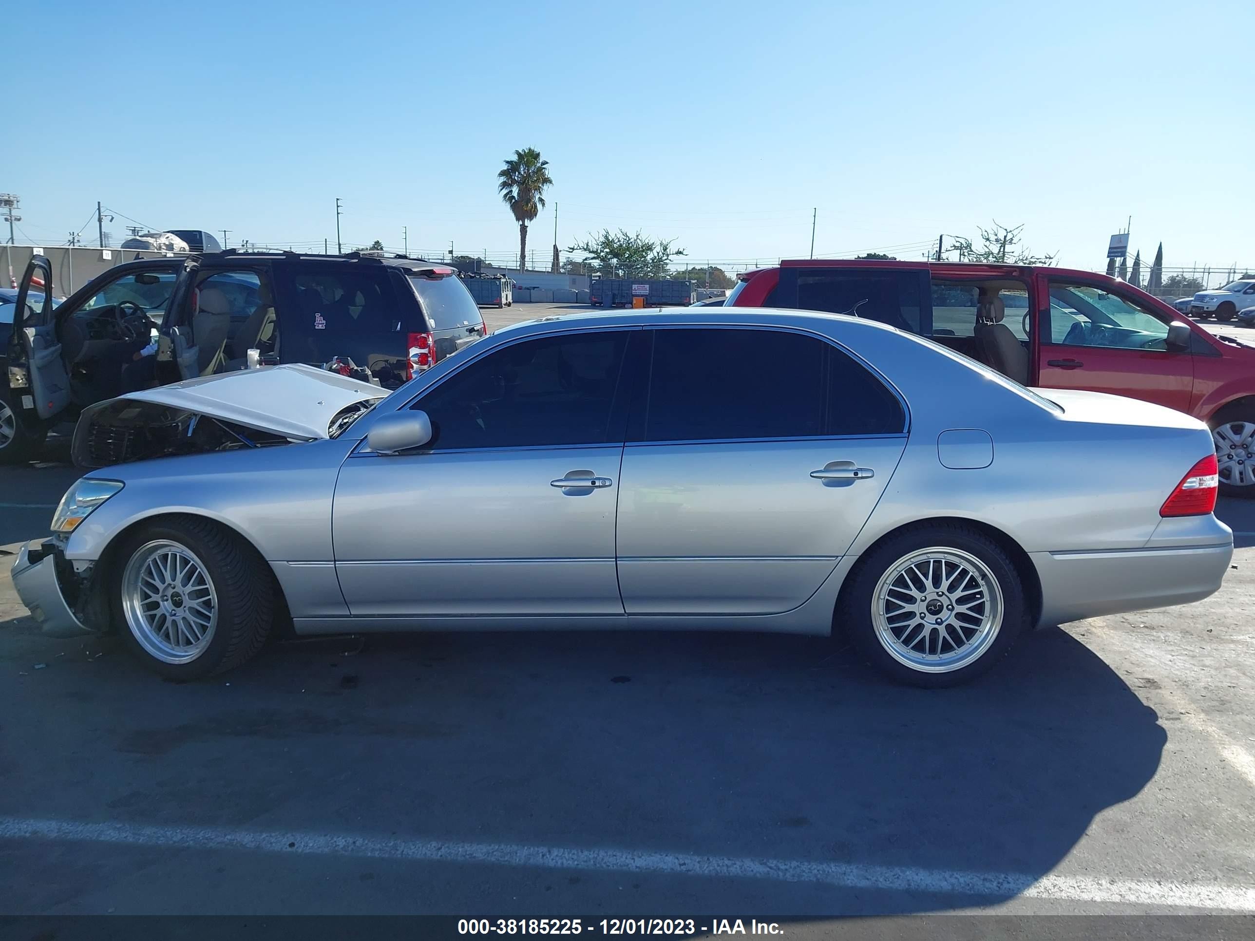 Photo 13 VIN: JTHBN36F240167021 - LEXUS LS 