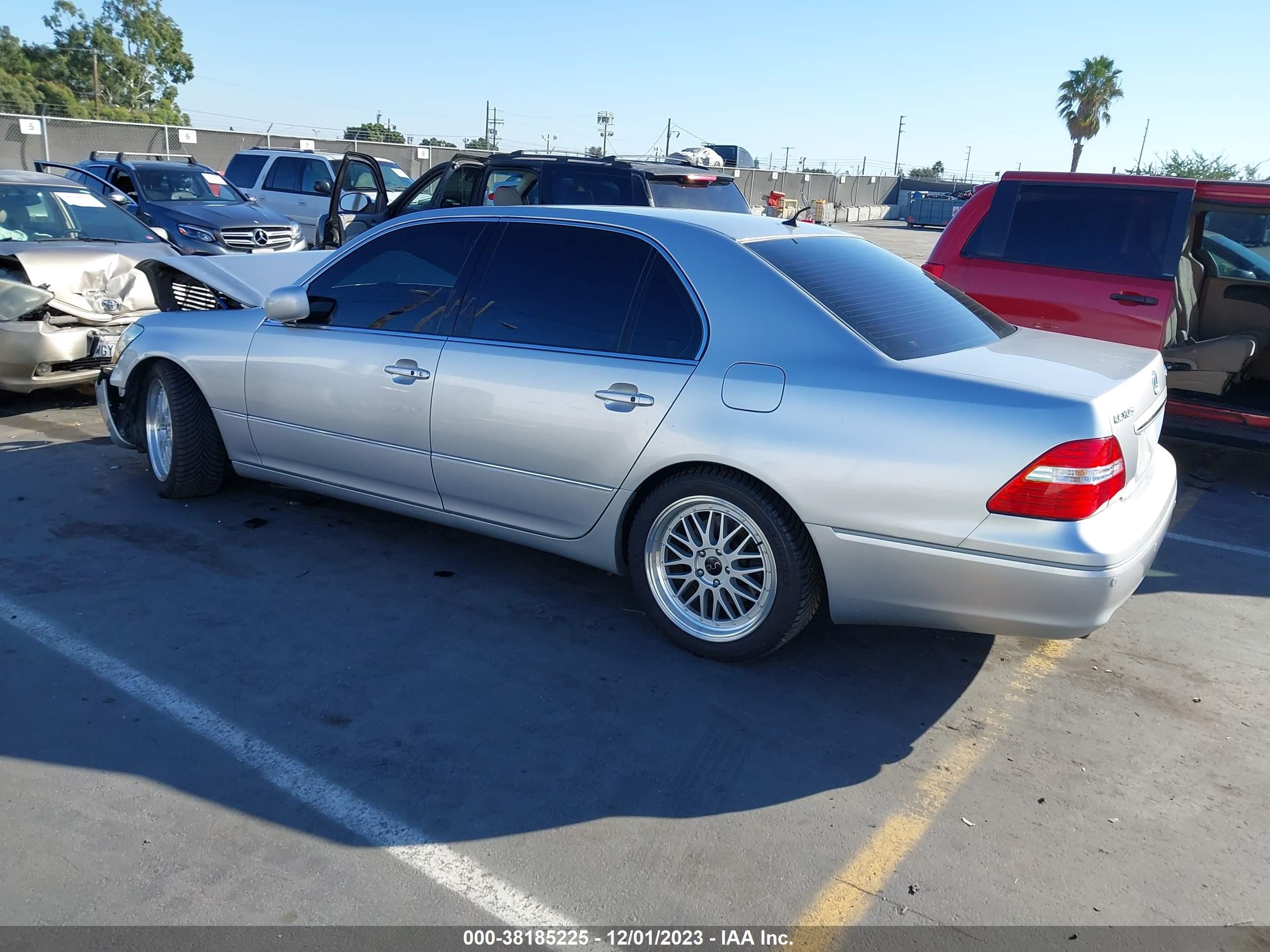 Photo 2 VIN: JTHBN36F240167021 - LEXUS LS 