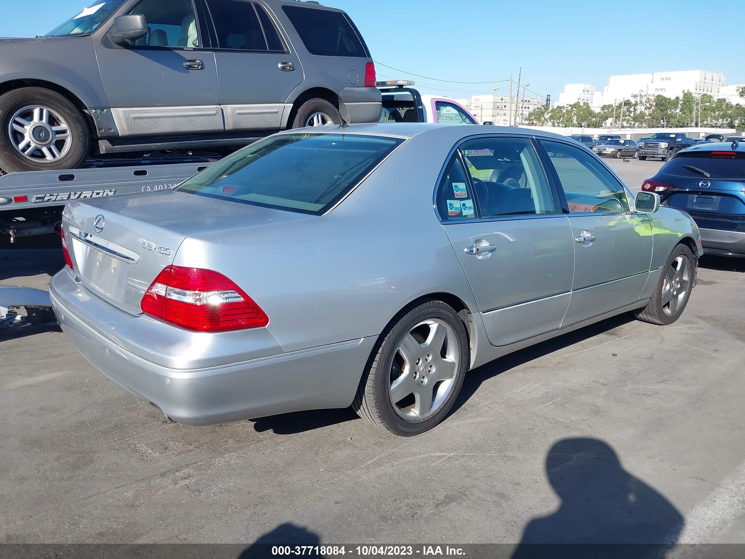 Photo 3 VIN: JTHBN36F255000064 - LEXUS LS 