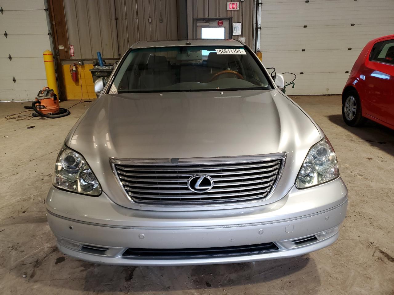 Photo 4 VIN: JTHBN36F265031400 - LEXUS LS 