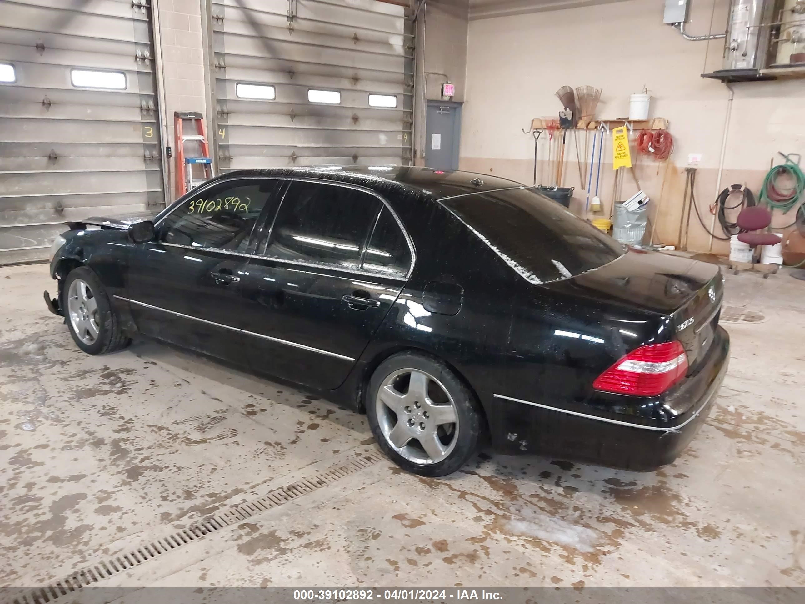 Photo 2 VIN: JTHBN36F355005256 - LEXUS LS 