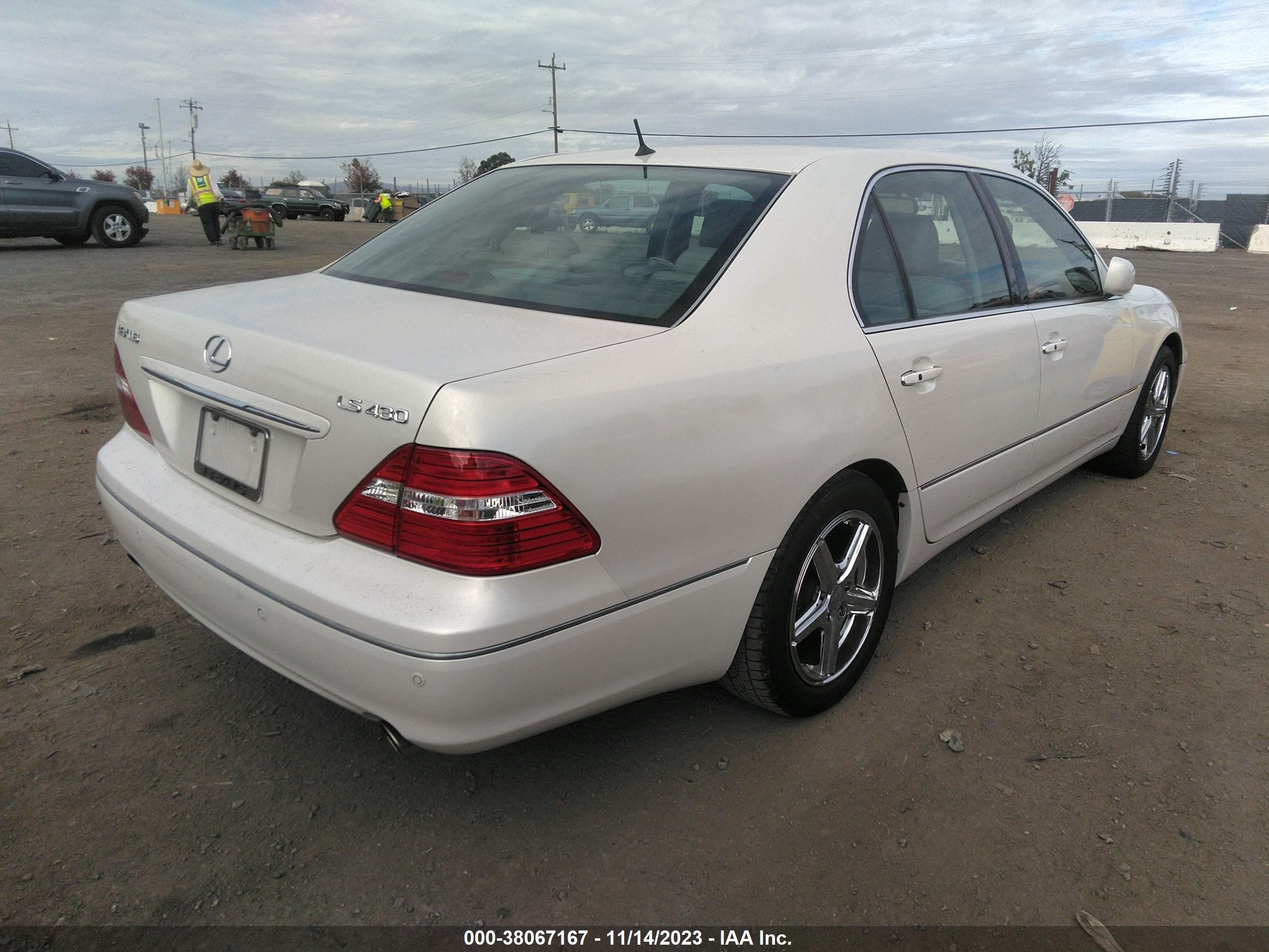 Photo 3 VIN: JTHBN36F450179933 - LEXUS LS 