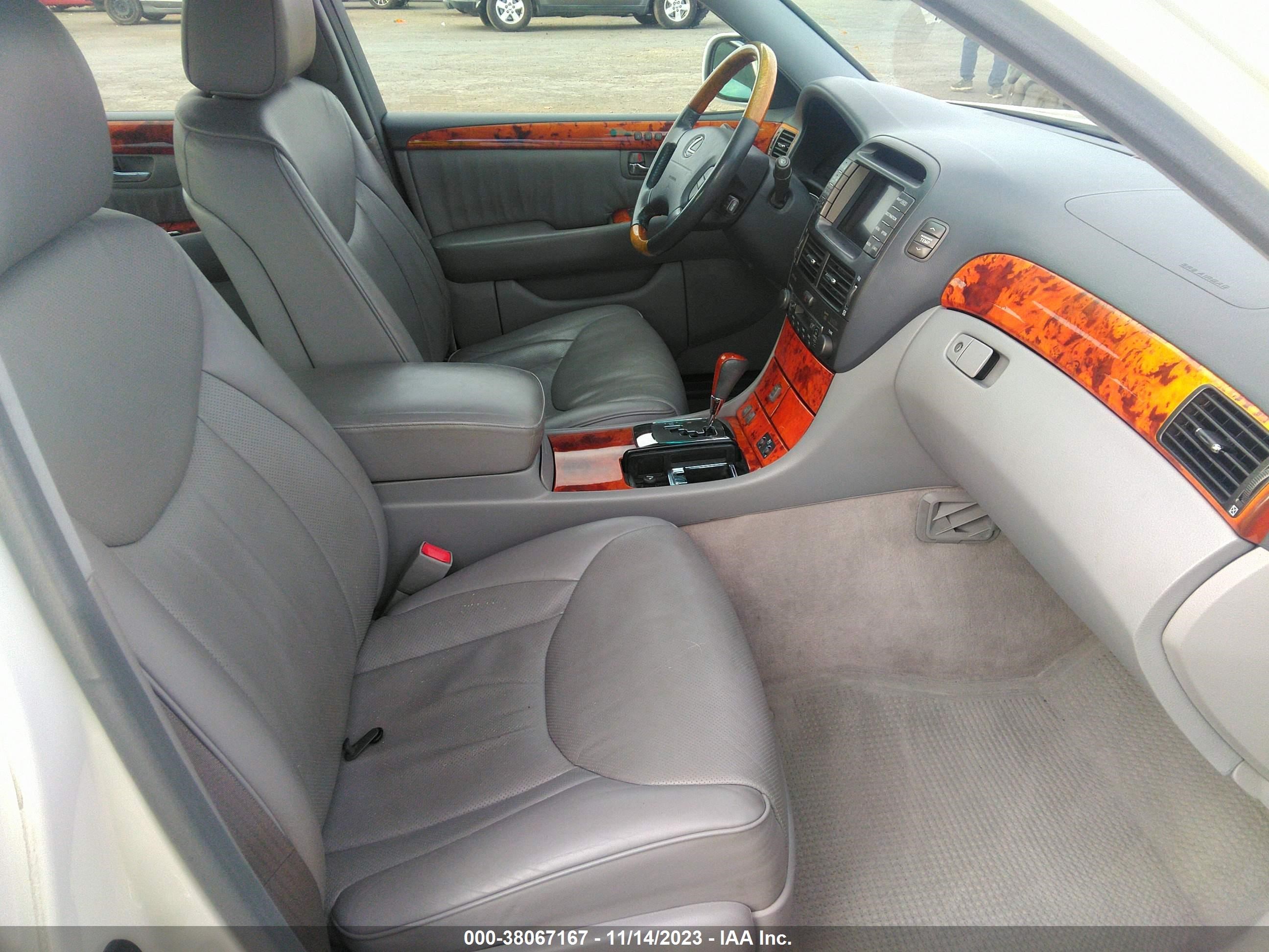 Photo 4 VIN: JTHBN36F450179933 - LEXUS LS 