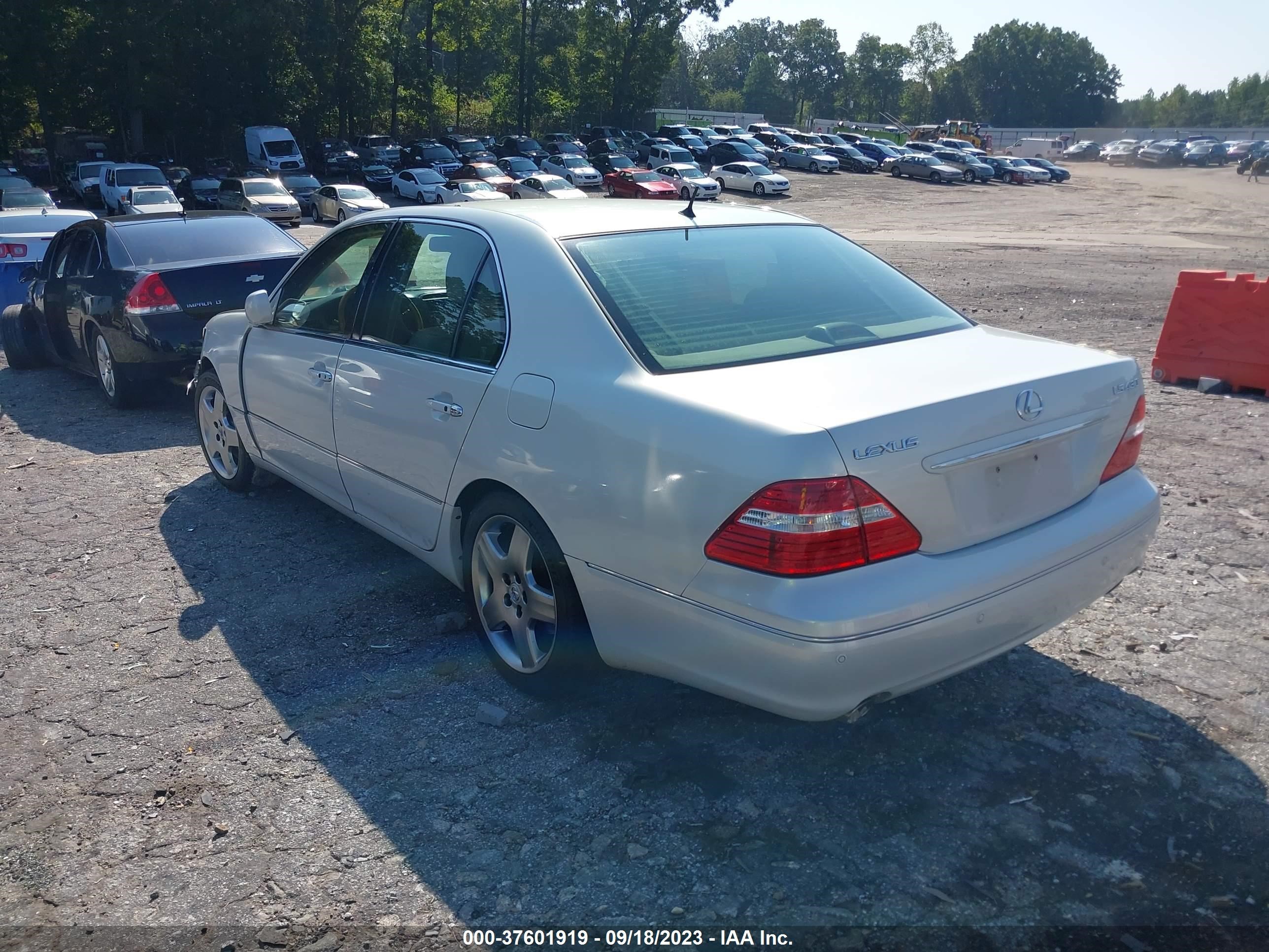 Photo 2 VIN: JTHBN36F455026424 - LEXUS LS 