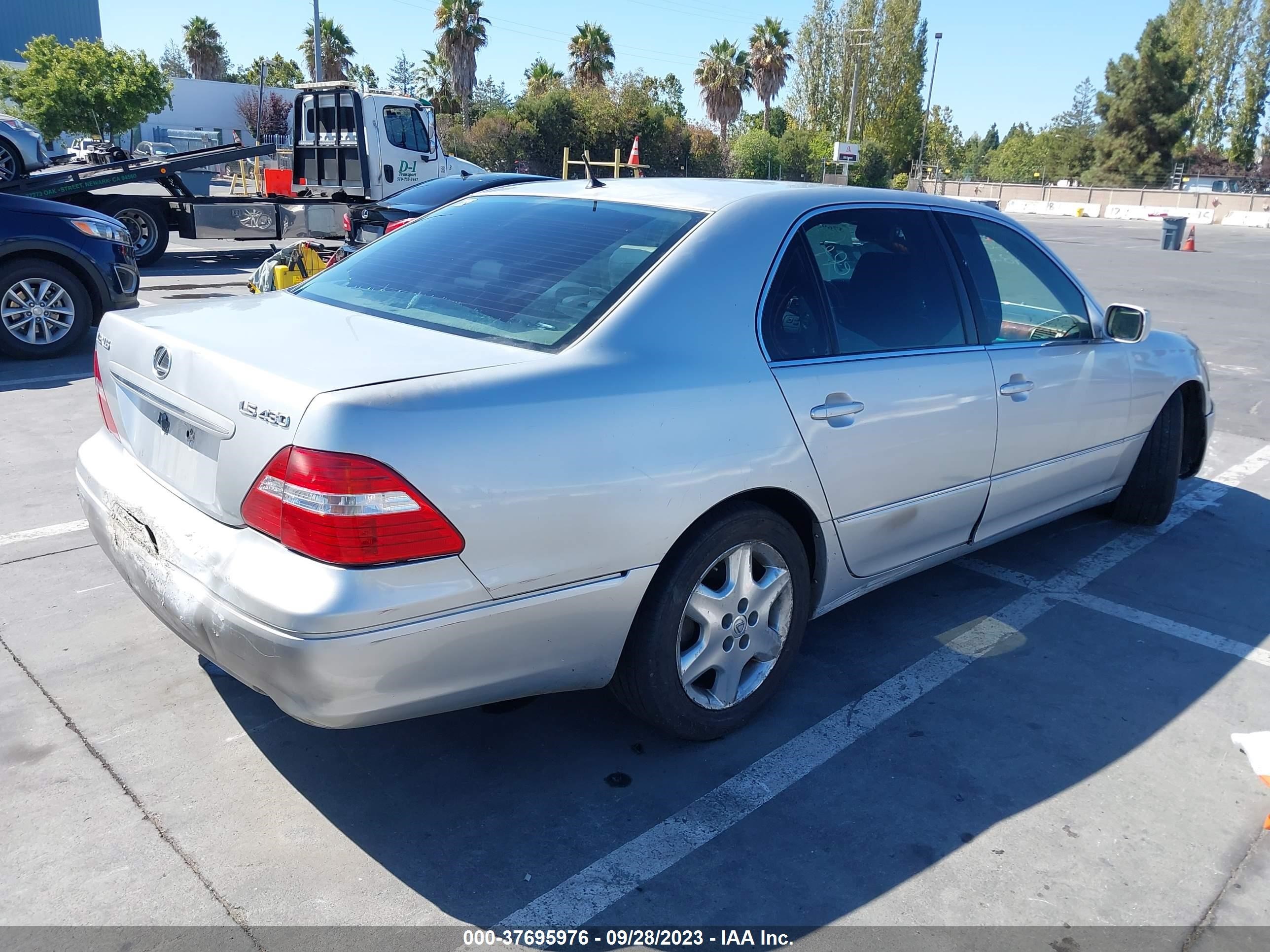 Photo 3 VIN: JTHBN36F540135342 - LEXUS LS 