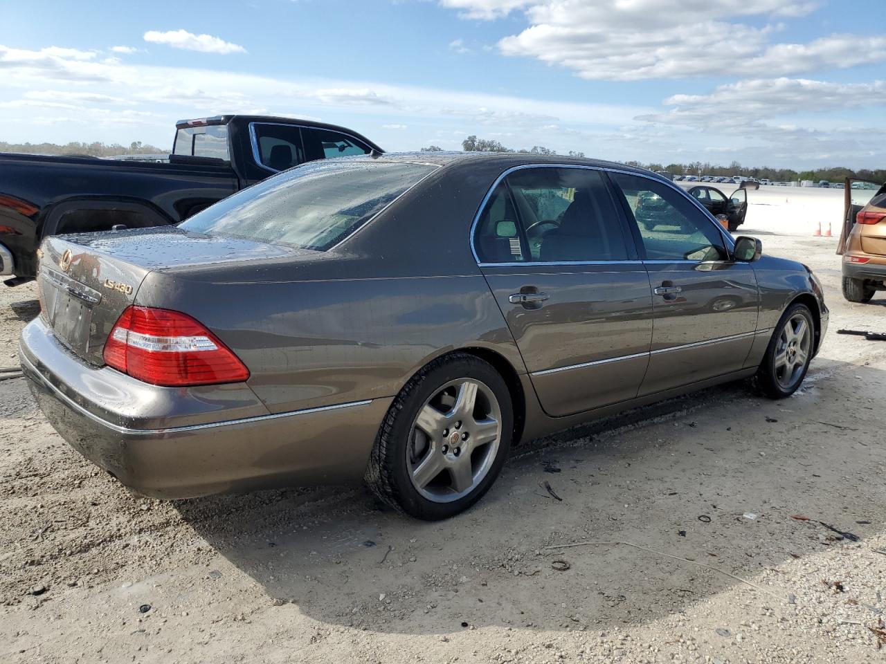 Photo 2 VIN: JTHBN36F565046683 - LEXUS LS 