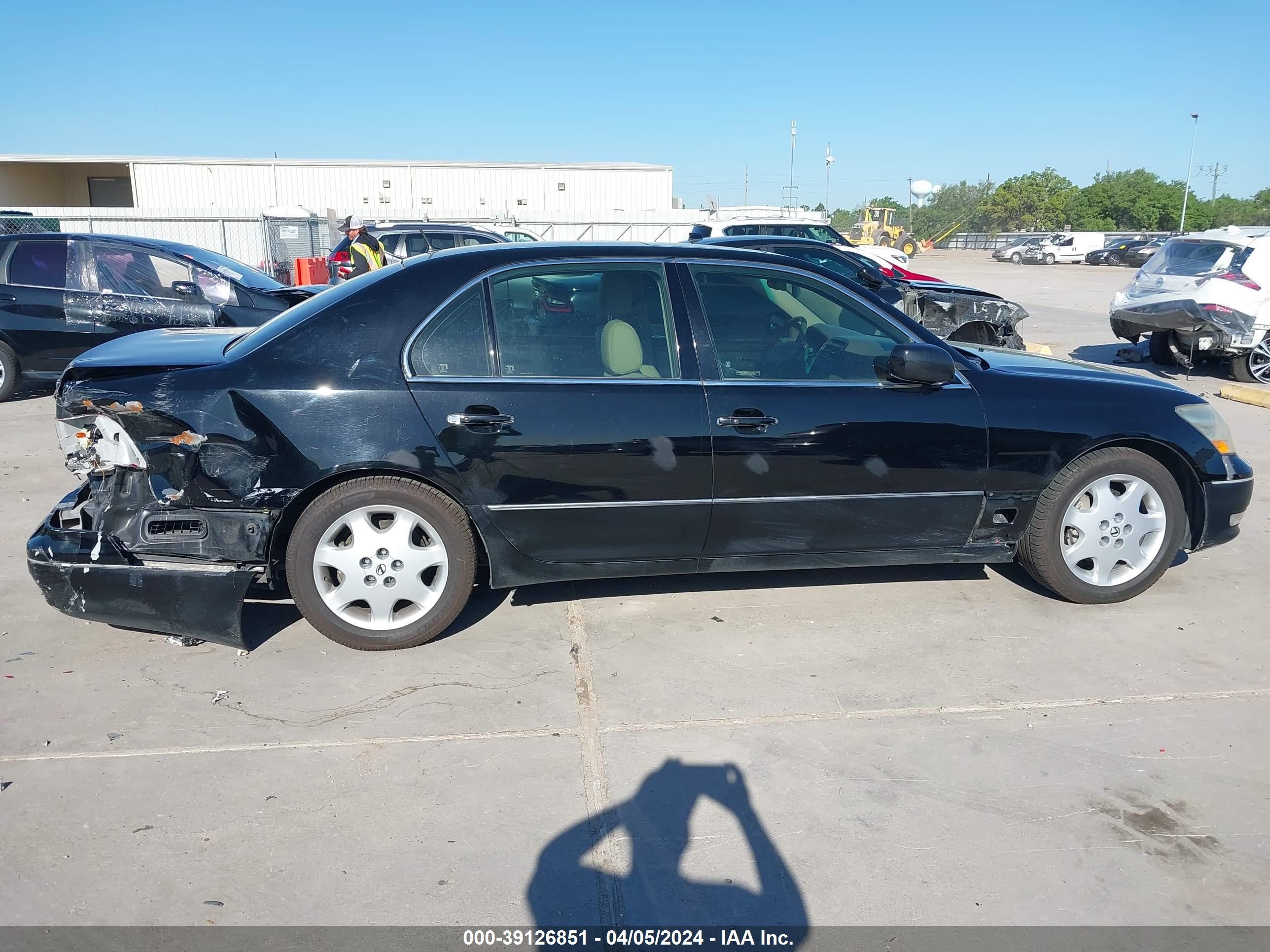 Photo 12 VIN: JTHBN36F750175827 - LEXUS LS 