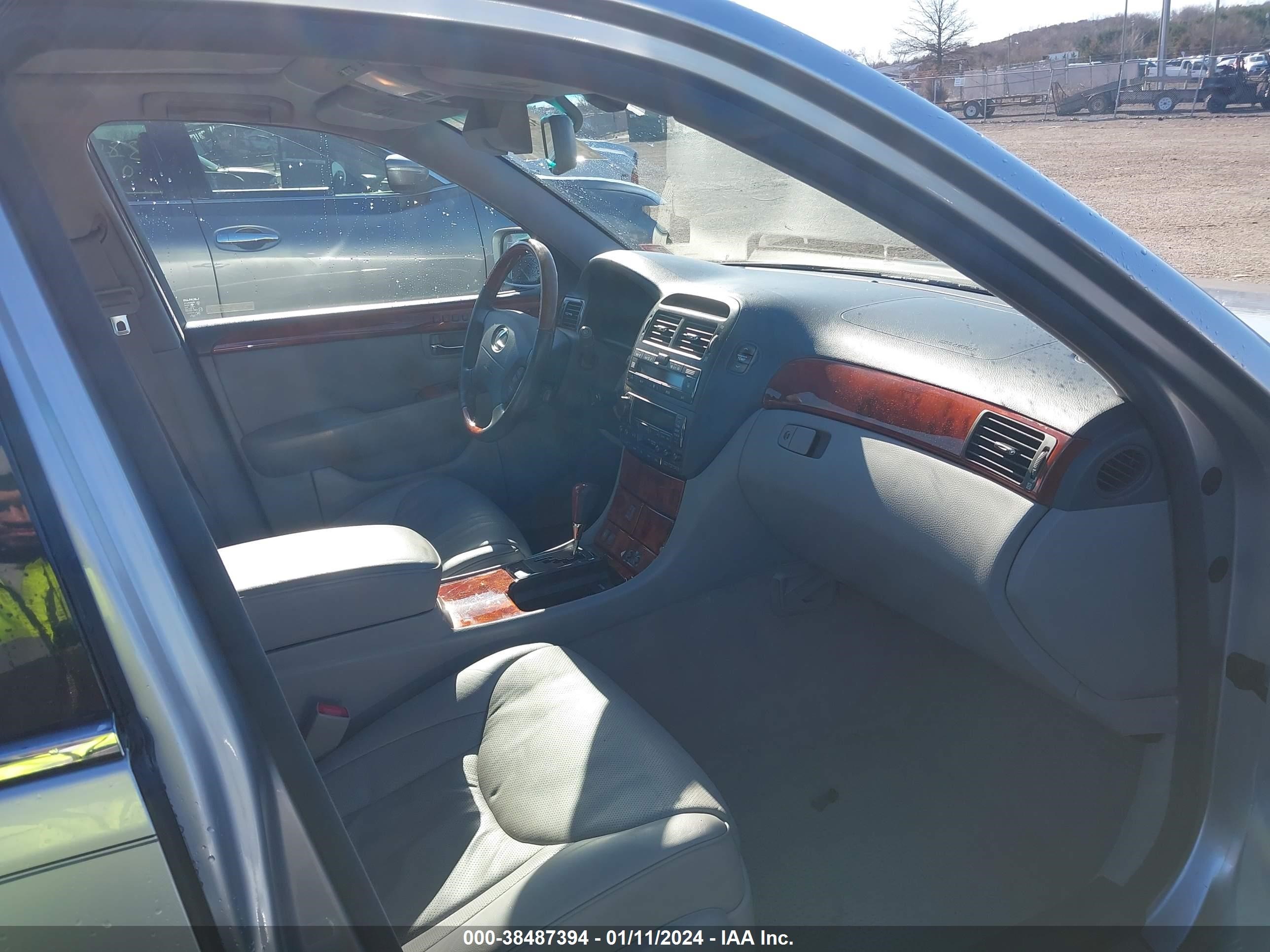 Photo 4 VIN: JTHBN36F865053613 - LEXUS LS 