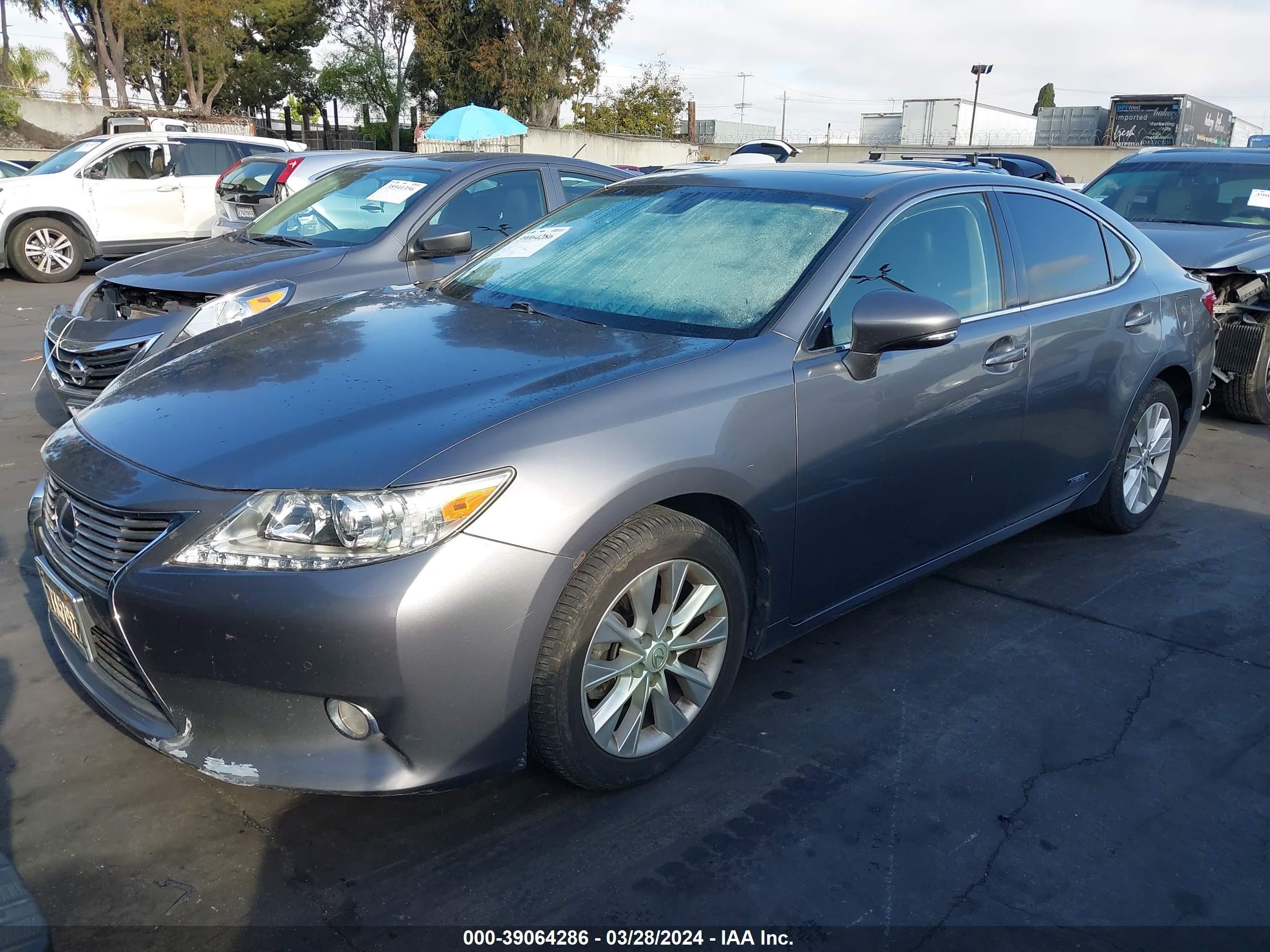 Photo 1 VIN: JTHBW1GG0F2091055 - LEXUS ES300 