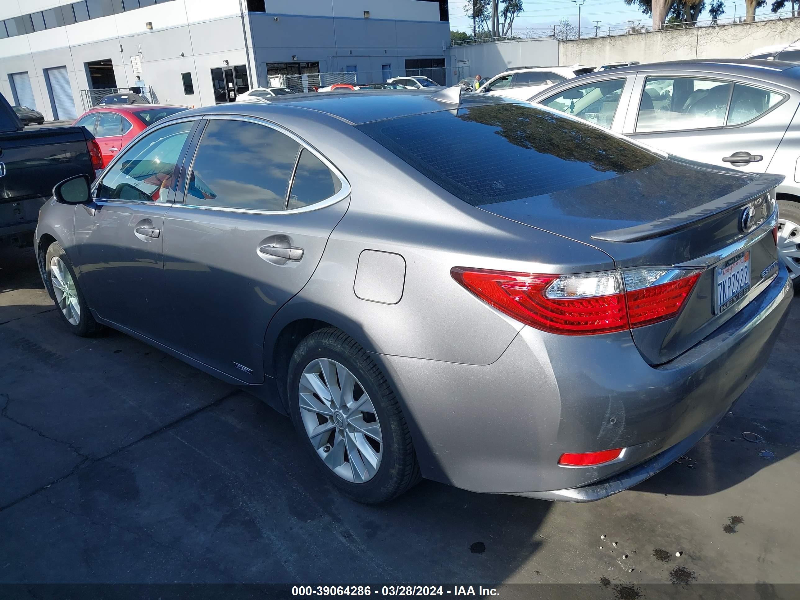 Photo 2 VIN: JTHBW1GG0F2091055 - LEXUS ES300 