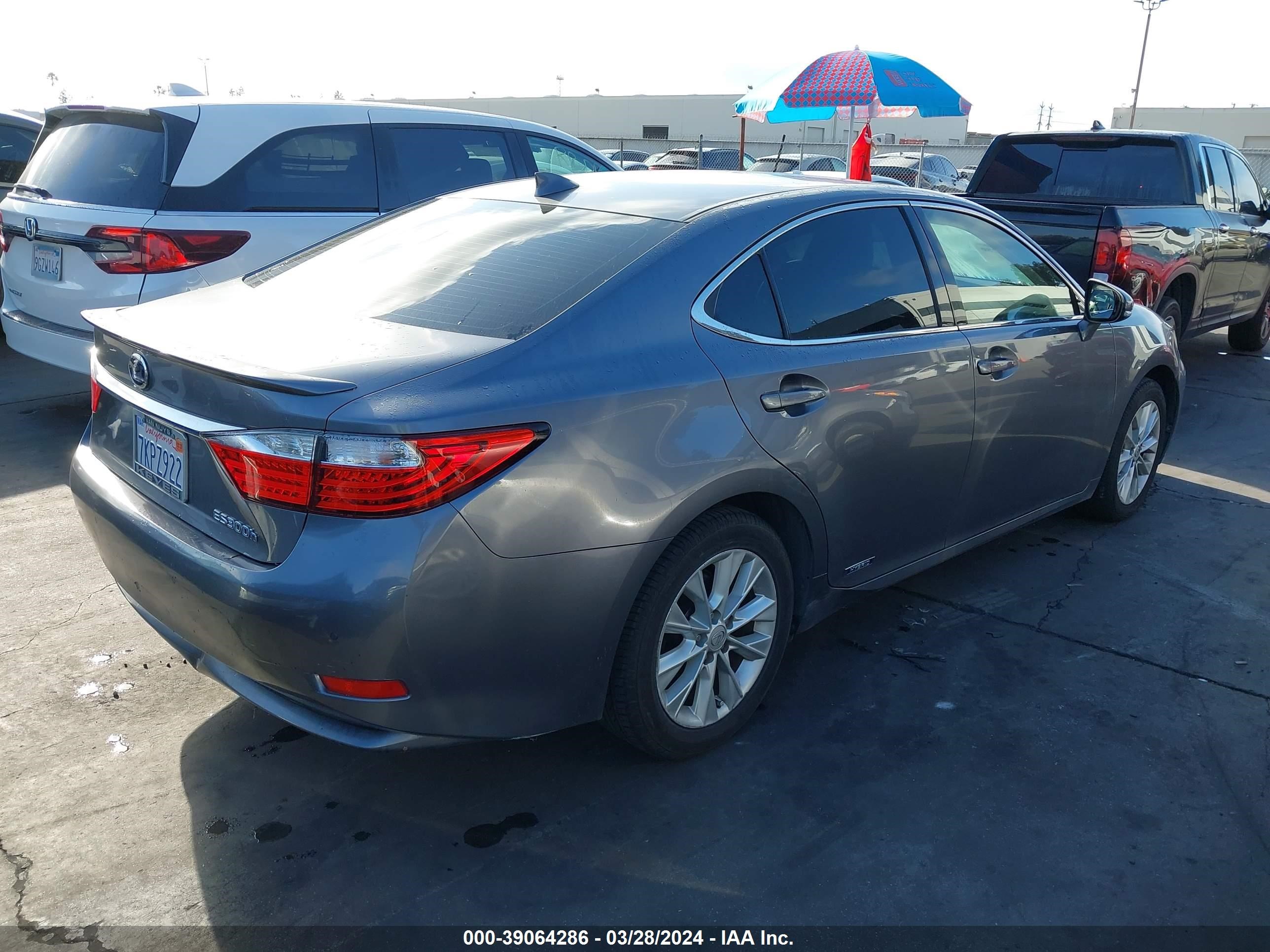 Photo 3 VIN: JTHBW1GG0F2091055 - LEXUS ES300 