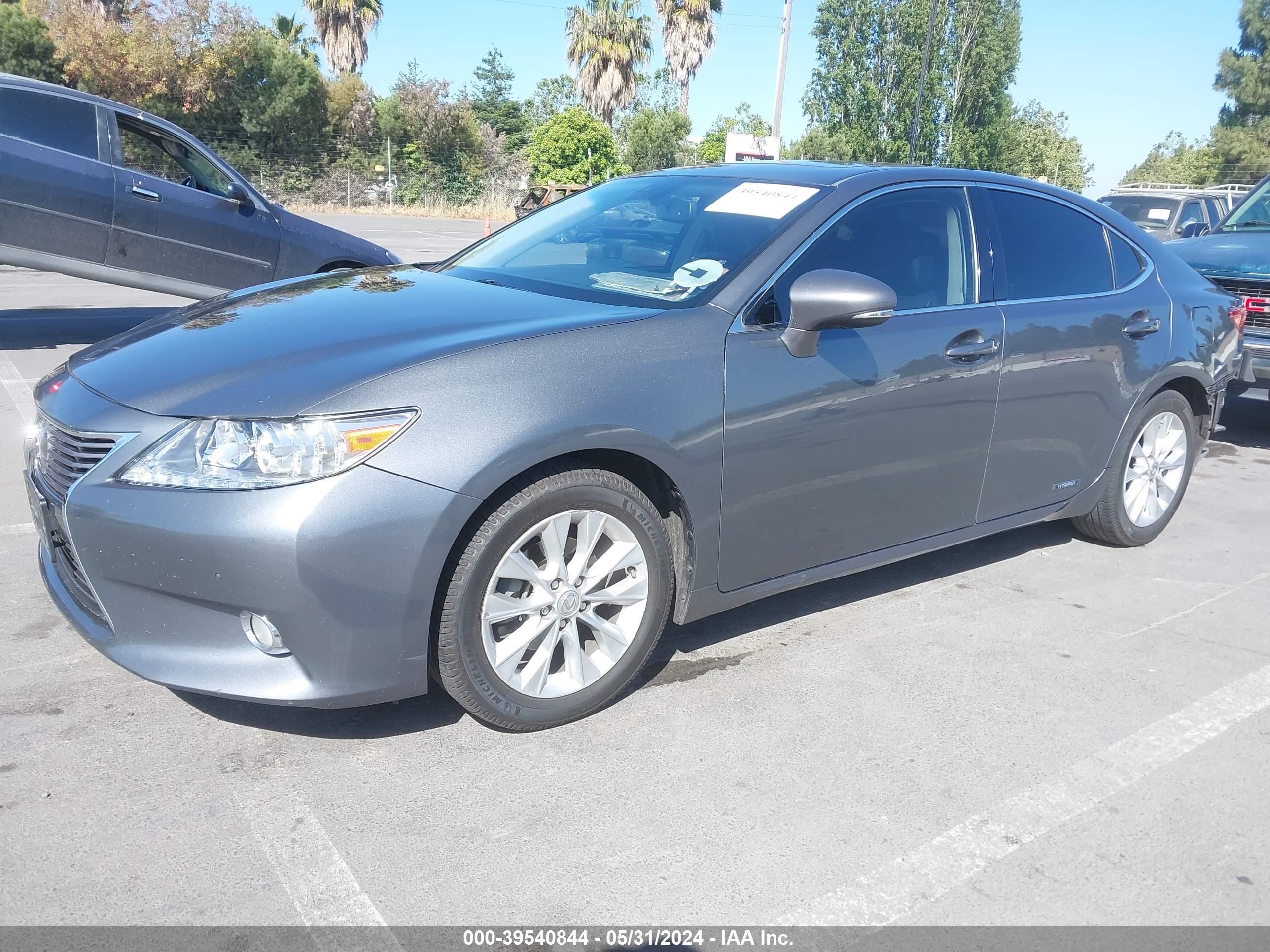 Photo 1 VIN: JTHBW1GG1D2018029 - LEXUS ES 