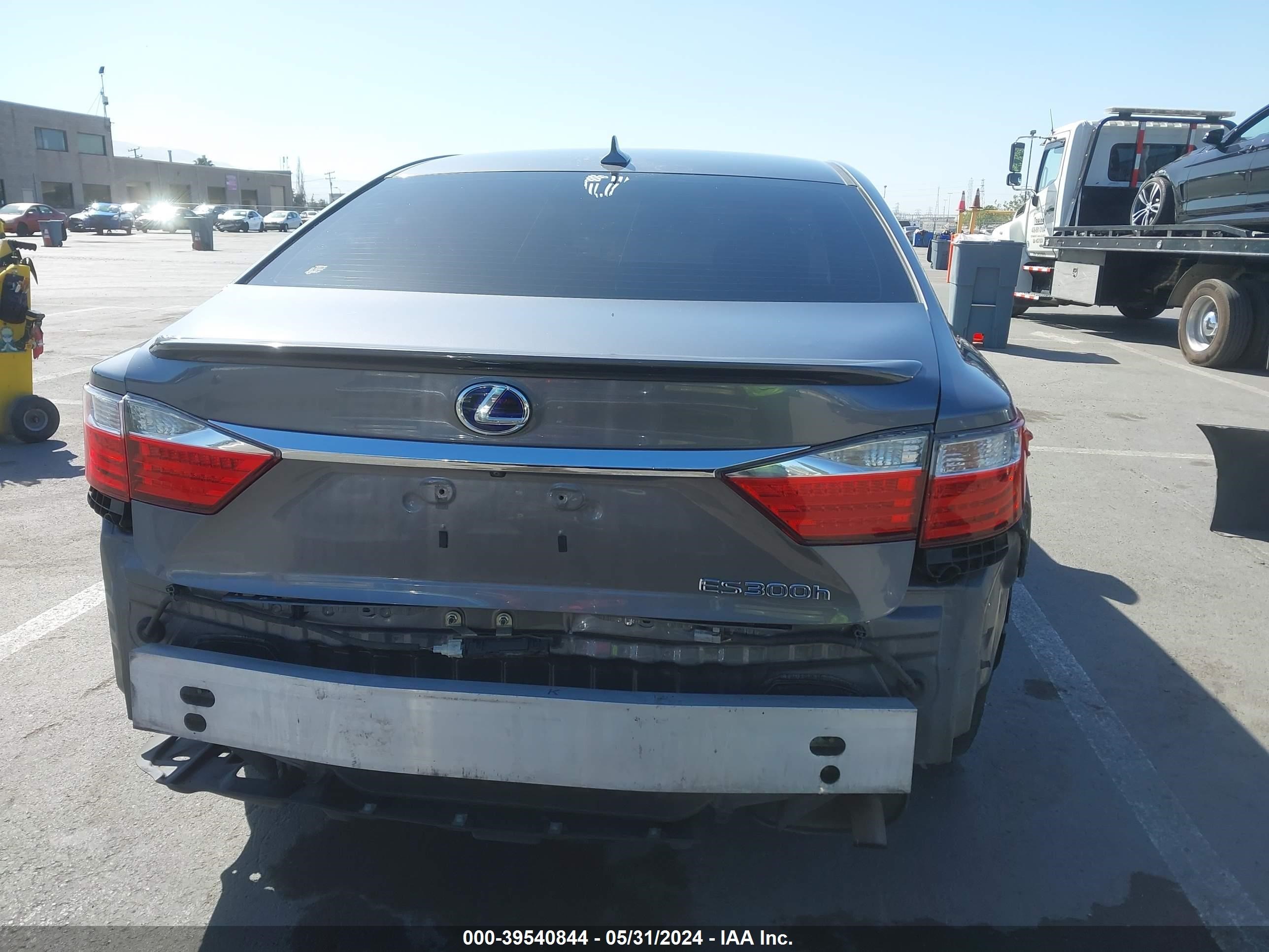 Photo 16 VIN: JTHBW1GG1D2018029 - LEXUS ES 