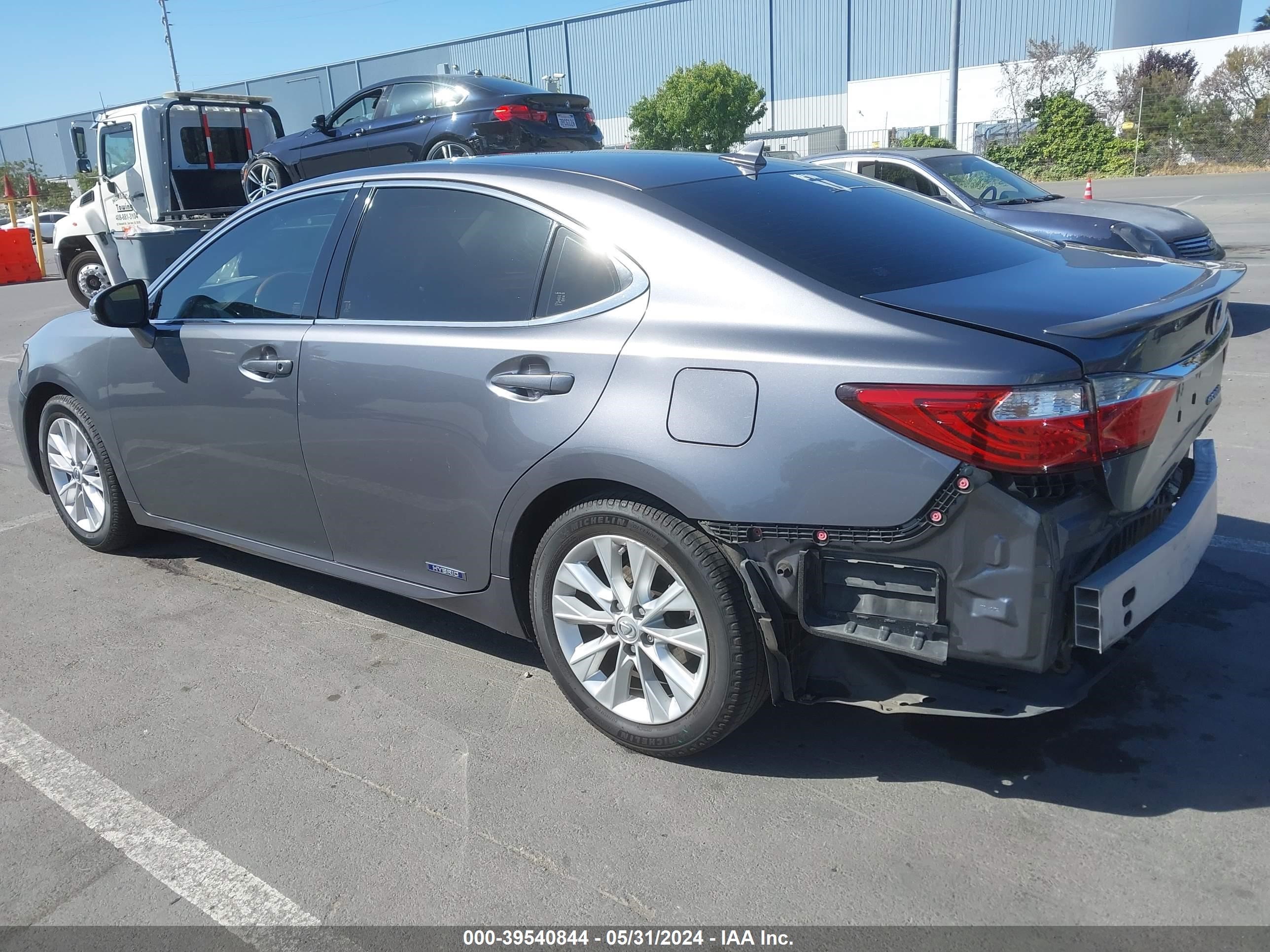 Photo 2 VIN: JTHBW1GG1D2018029 - LEXUS ES 