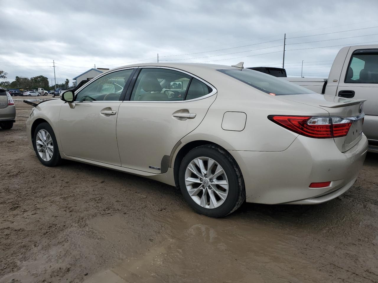 Photo 1 VIN: JTHBW1GG2D2028682 - LEXUS ES 300H 