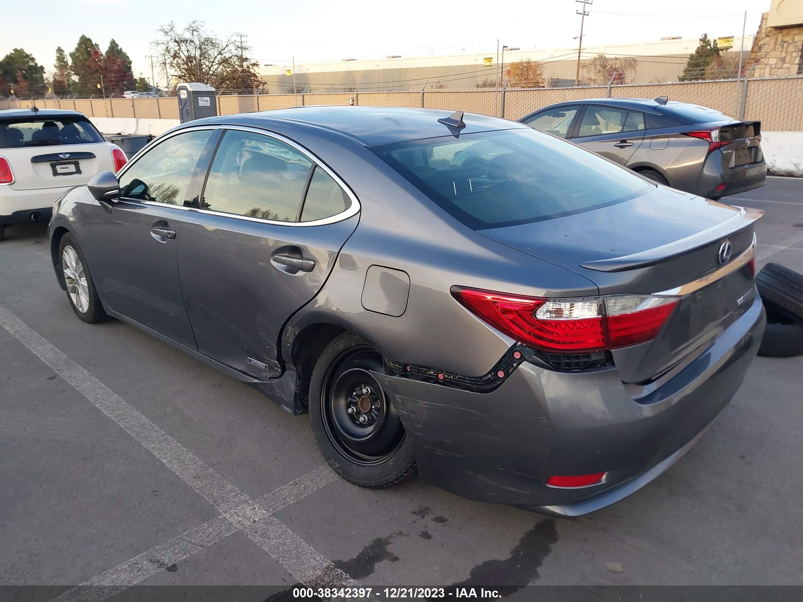 Photo 2 VIN: JTHBW1GG2D2037592 - LEXUS ES 