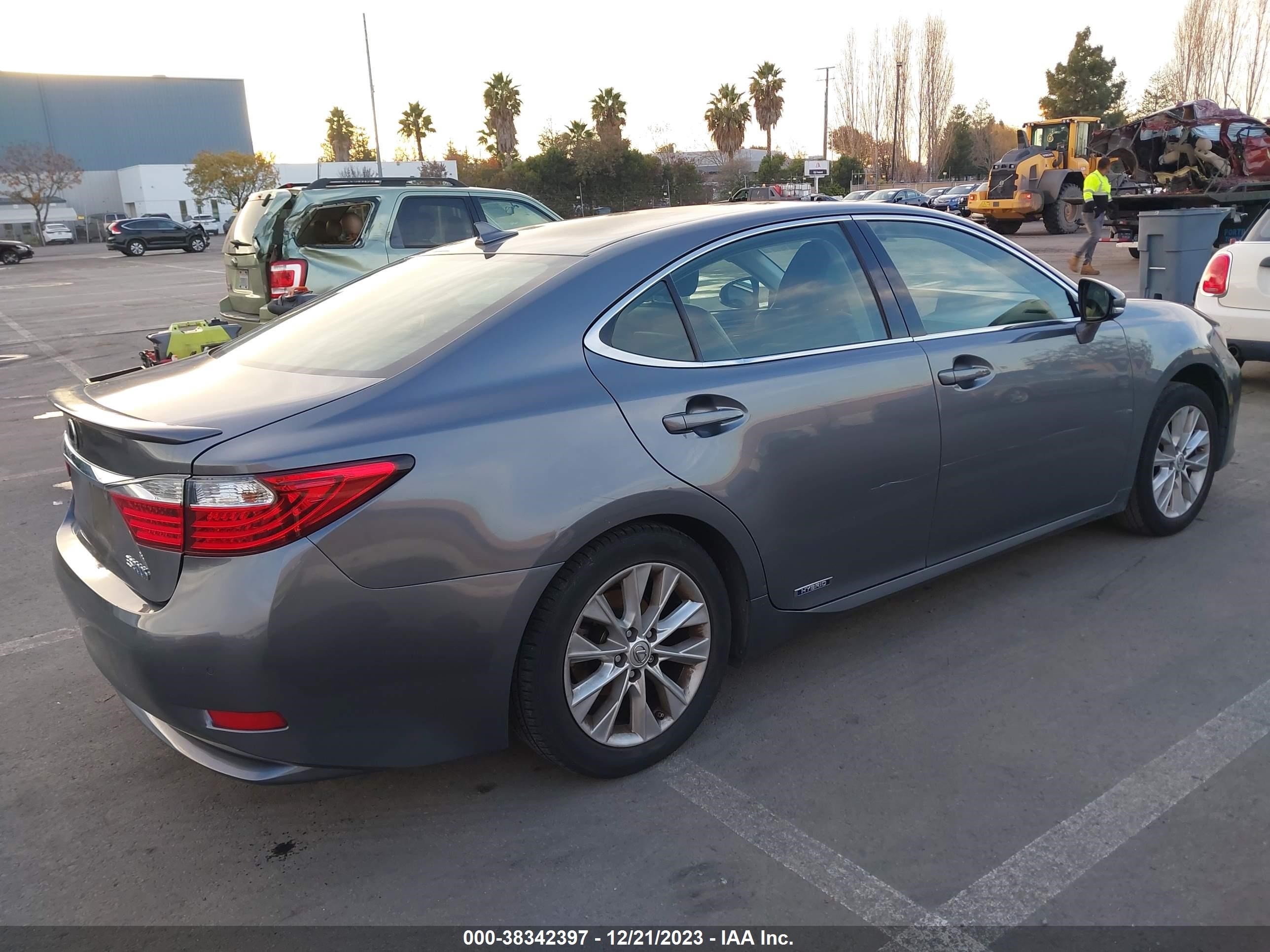 Photo 3 VIN: JTHBW1GG2D2037592 - LEXUS ES 