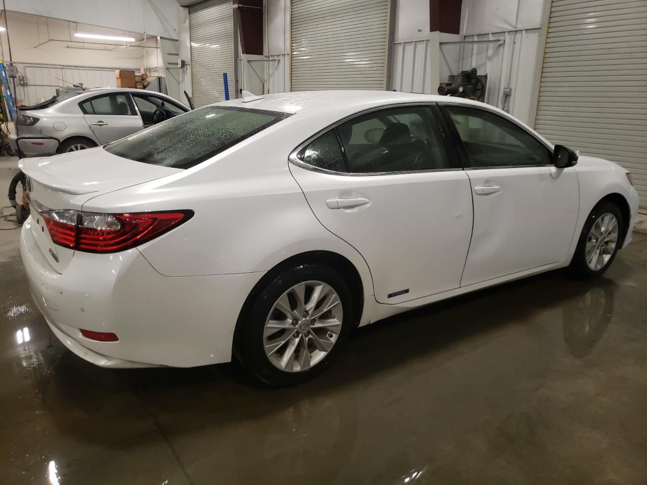 Photo 2 VIN: JTHBW1GG2E2065944 - LEXUS ES 