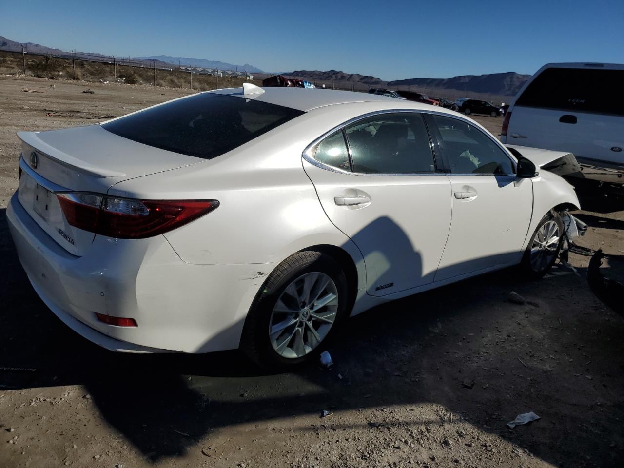 Photo 2 VIN: JTHBW1GG3F2088666 - LEXUS ES 