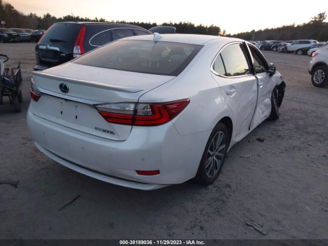 Photo 3 VIN: JTHBW1GG3H2142583 - LEXUS ES 300H 