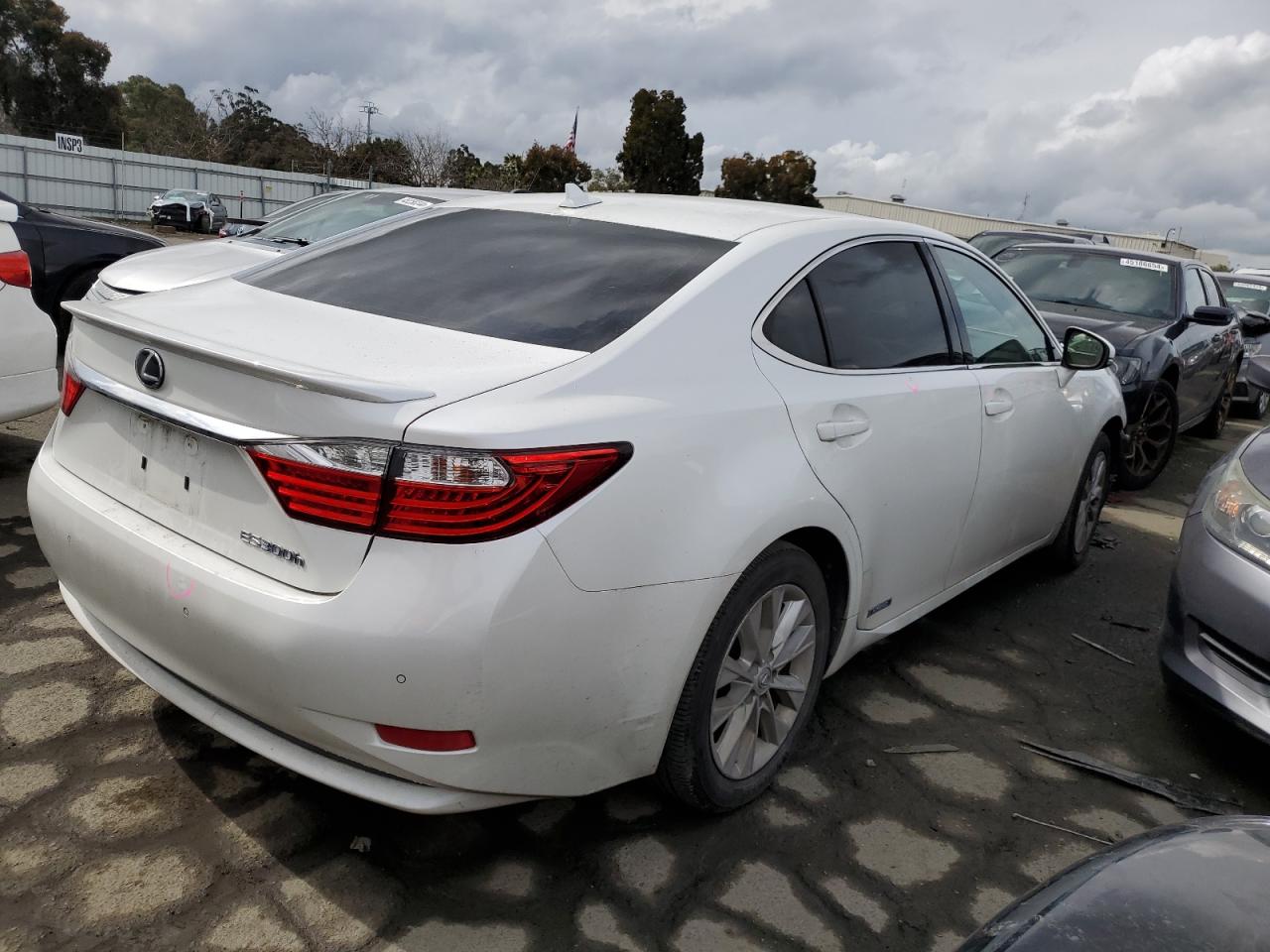 Photo 2 VIN: JTHBW1GG4D2013388 - LEXUS ES 