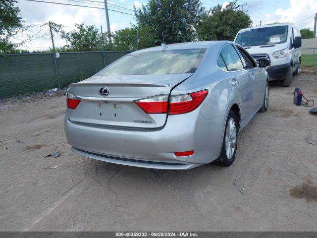 Photo 3 VIN: JTHBW1GG6F2097930 - LEXUS ES 