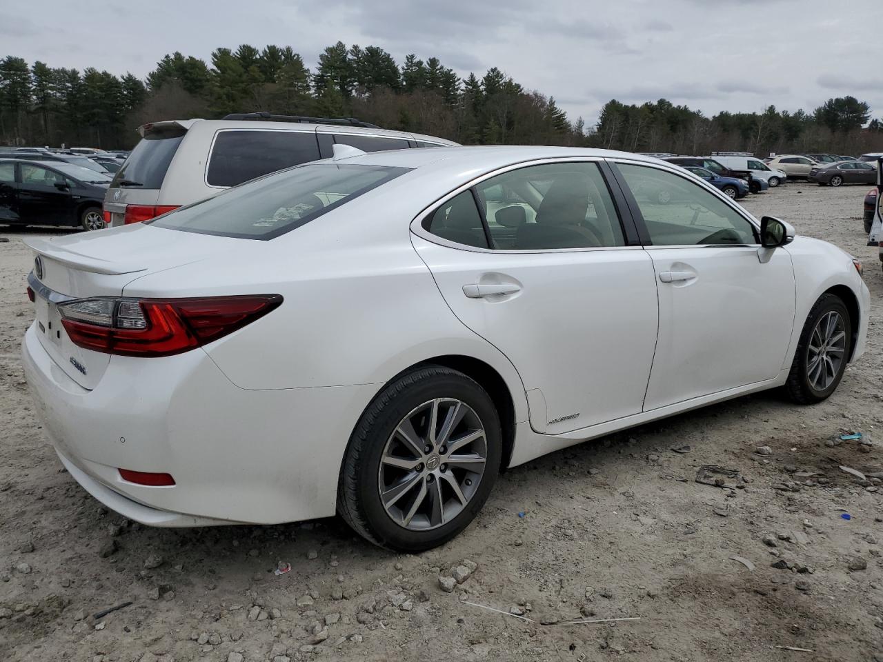 Photo 2 VIN: JTHBW1GG6G2114601 - LEXUS ES 